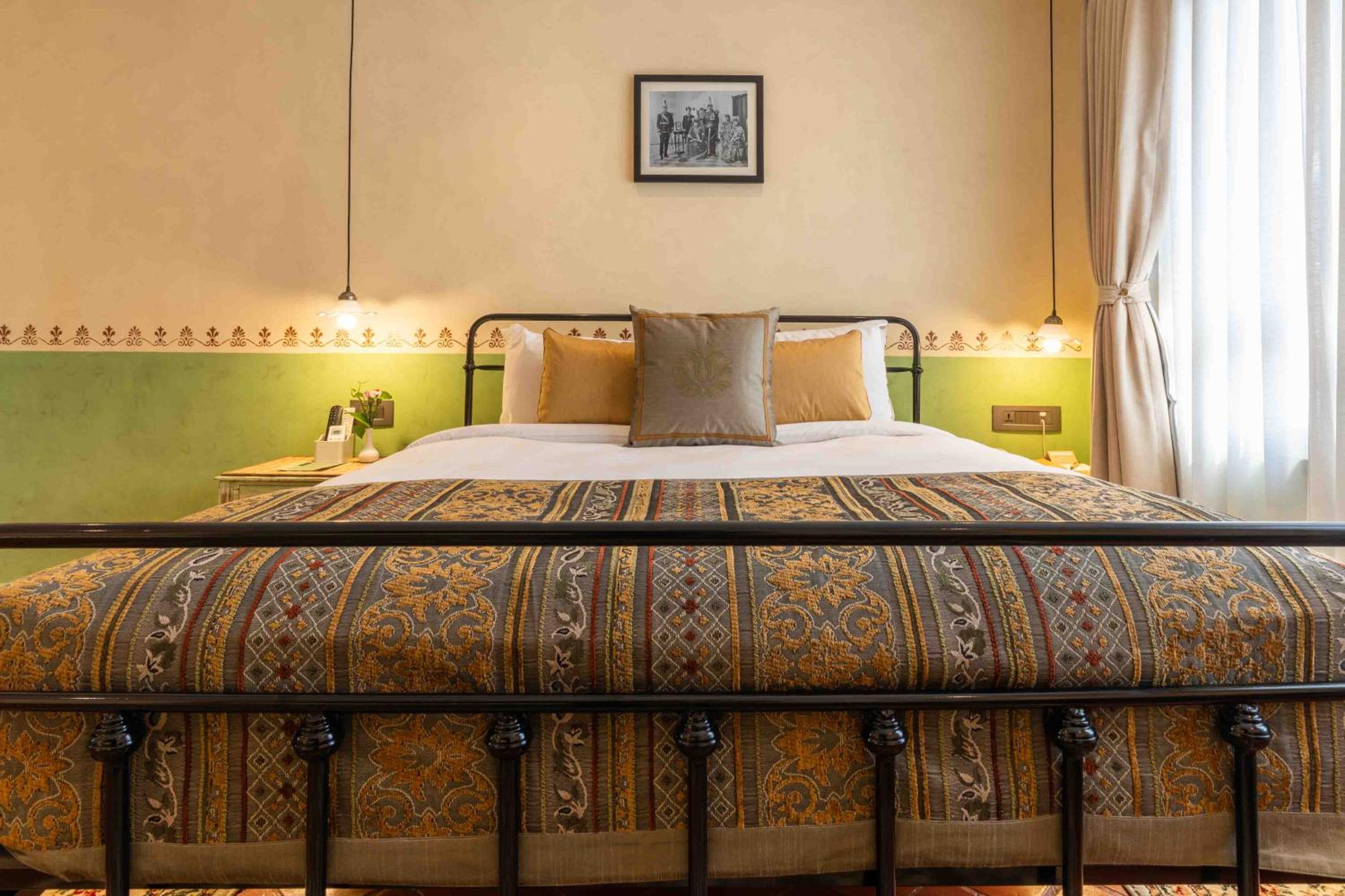Deluxe Room (2 Adults + 1 Child) photo 1