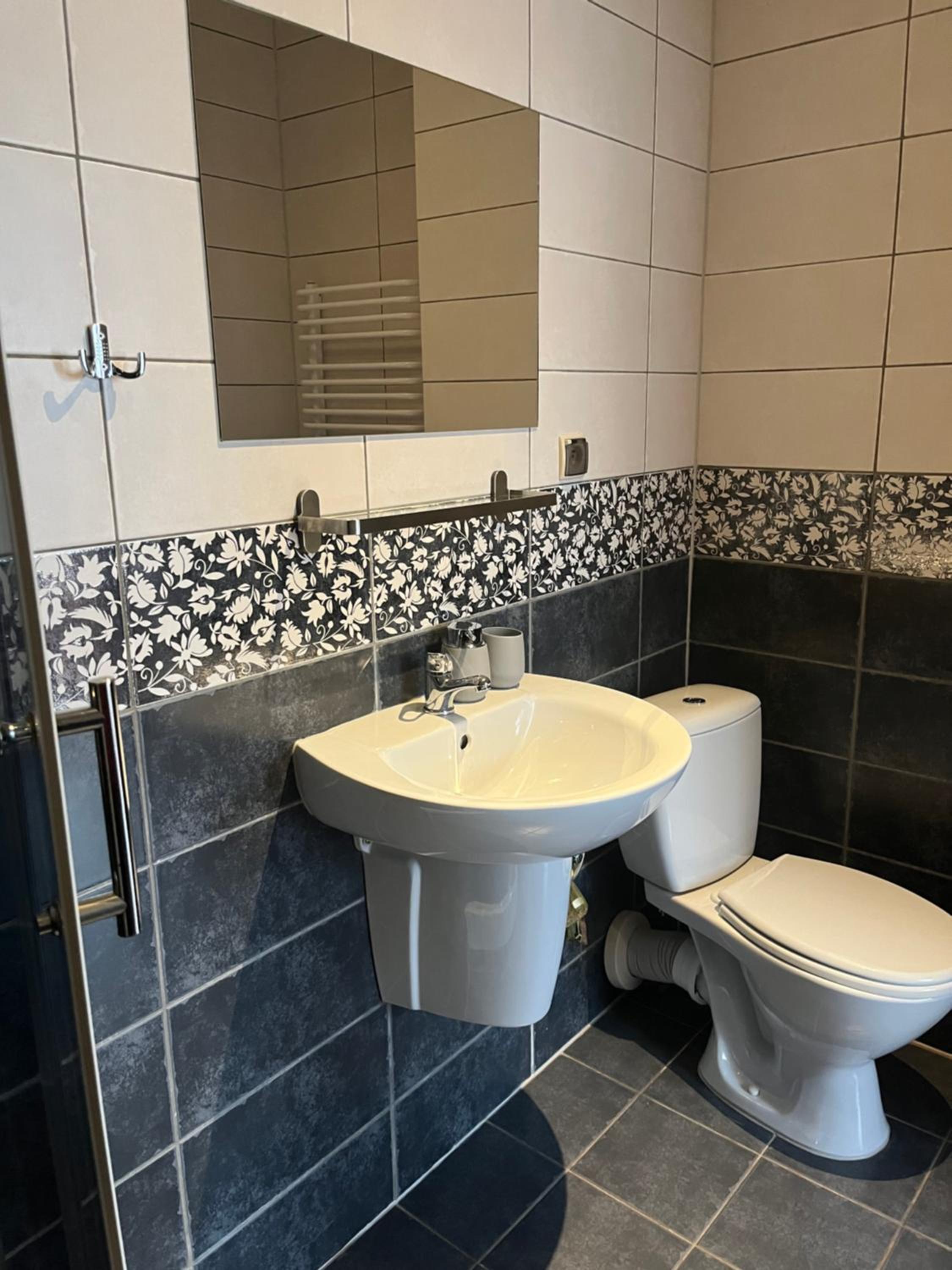 Double Room - Photo 12