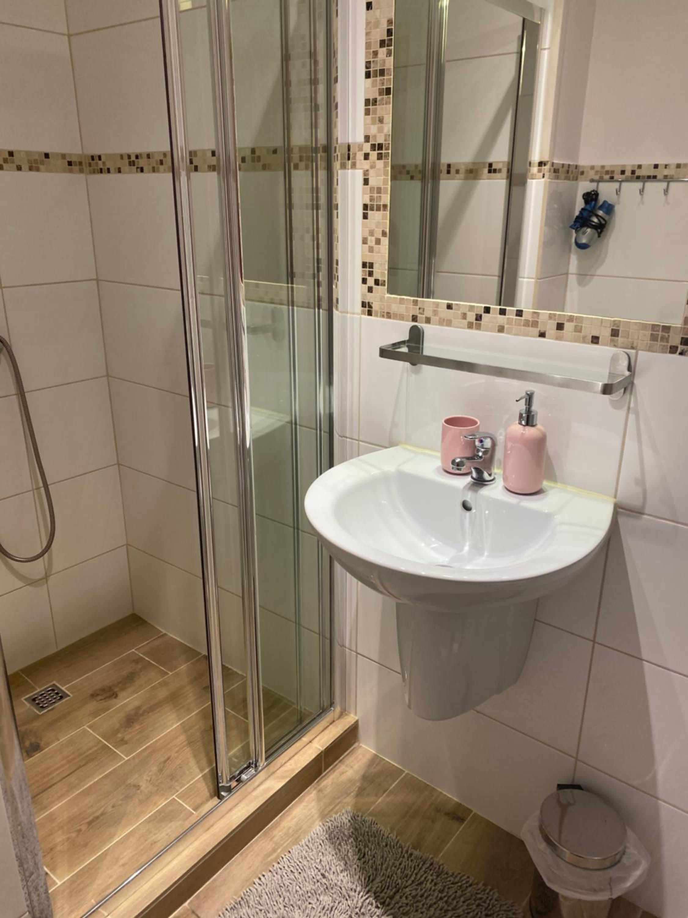 Double Room - Photo 24