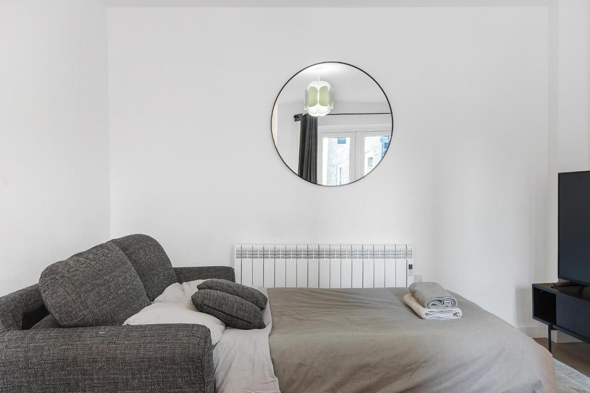 One-Bedroom Apartment photo 2