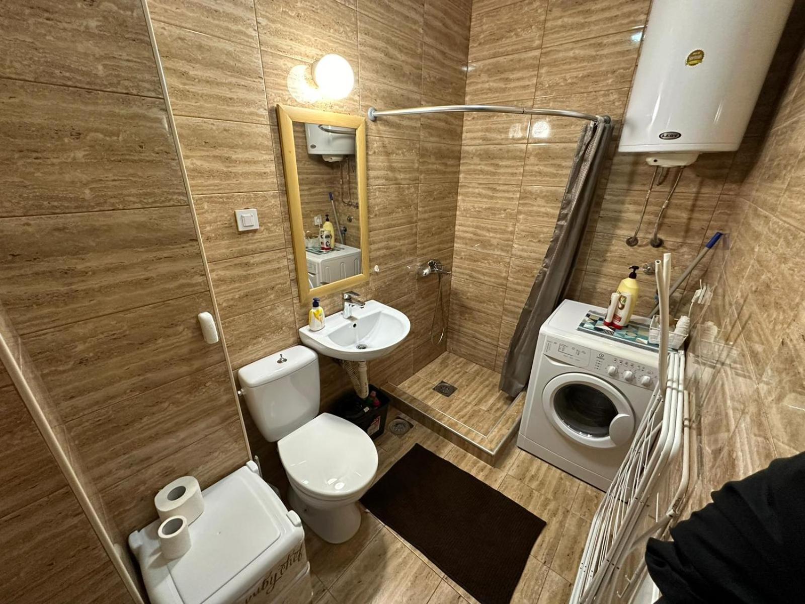 One-Bedroom Apartment photo 2