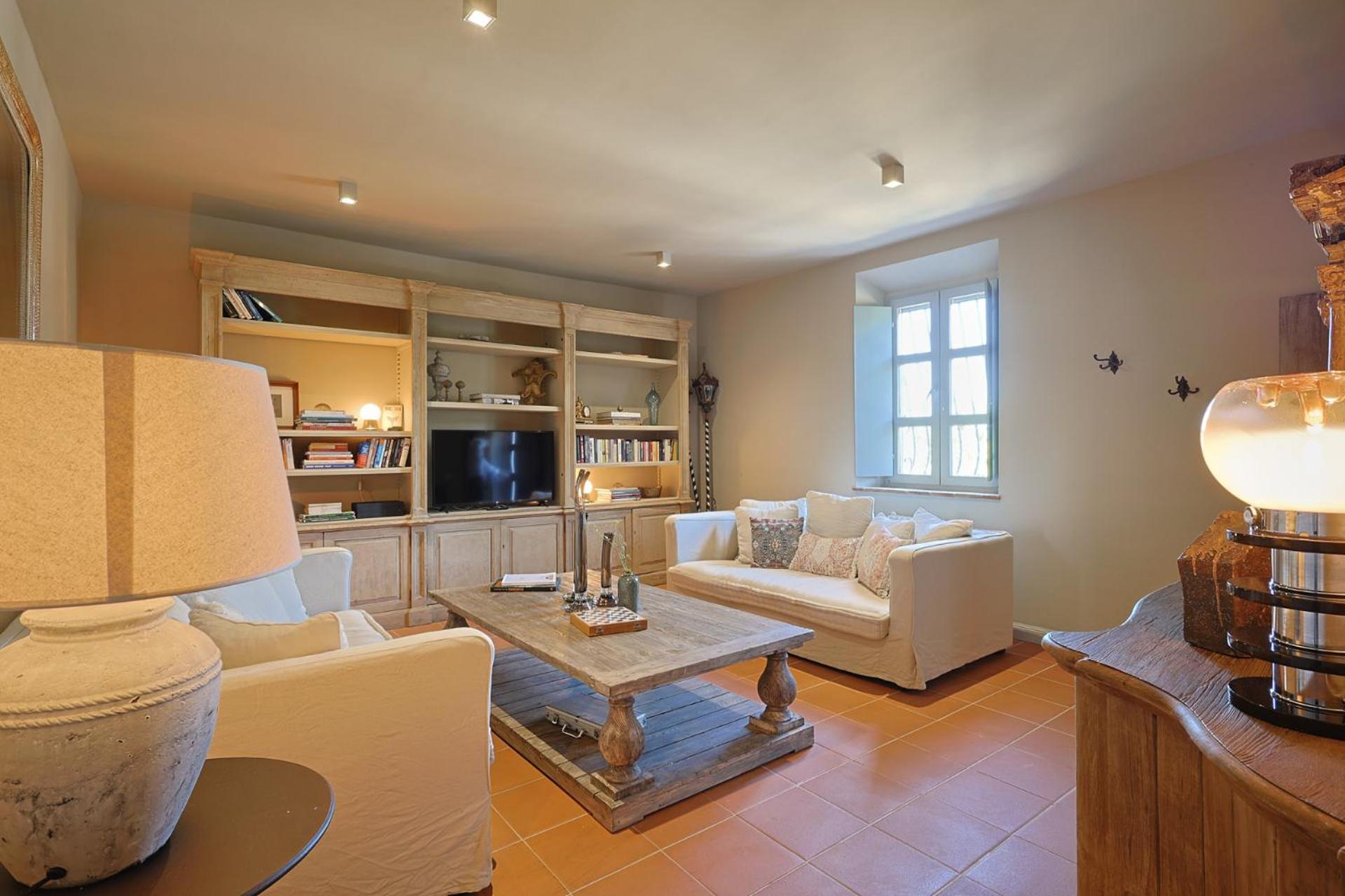 Apartment with Pool View 