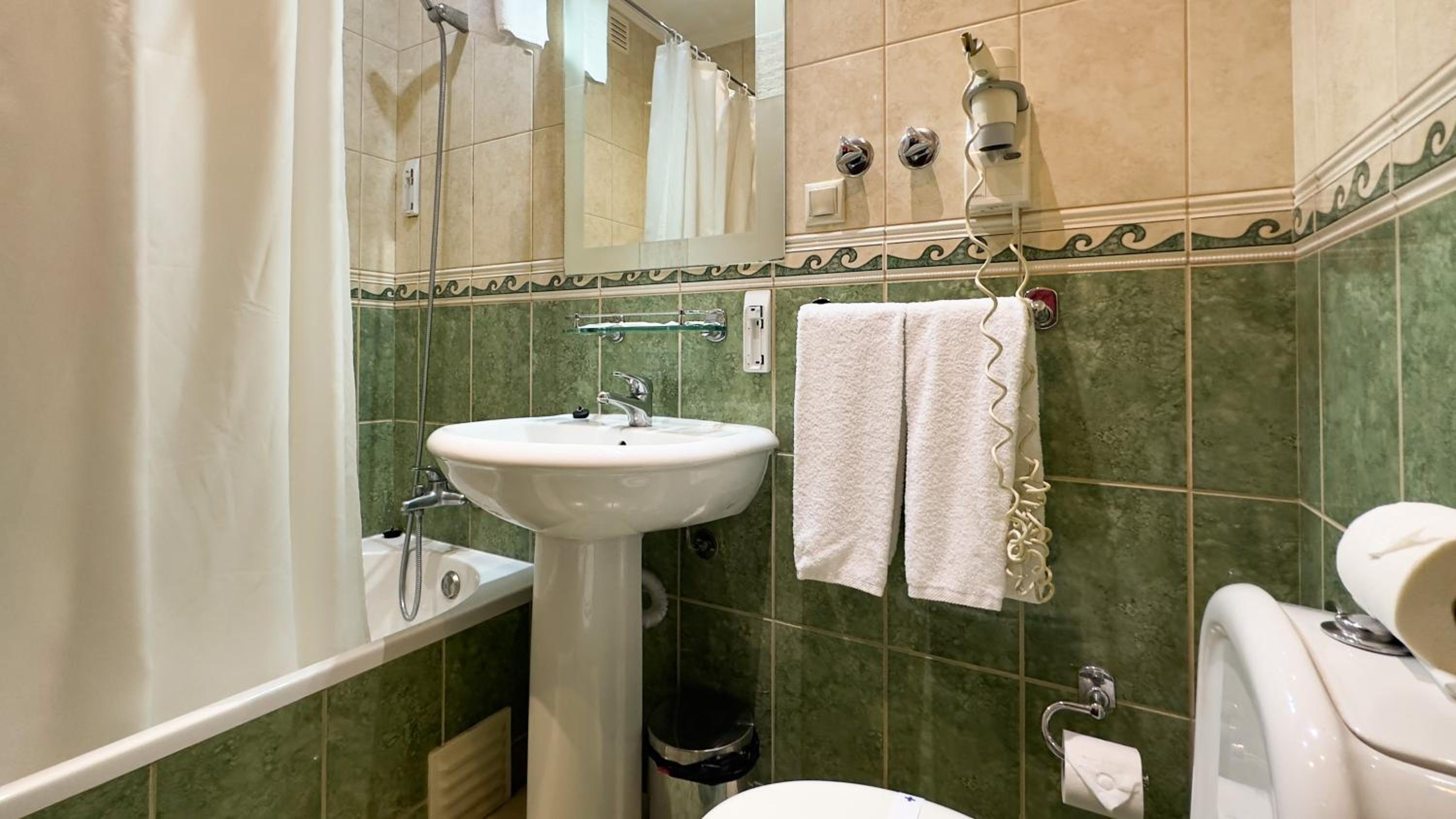 Standard Twin Room - Photo 33