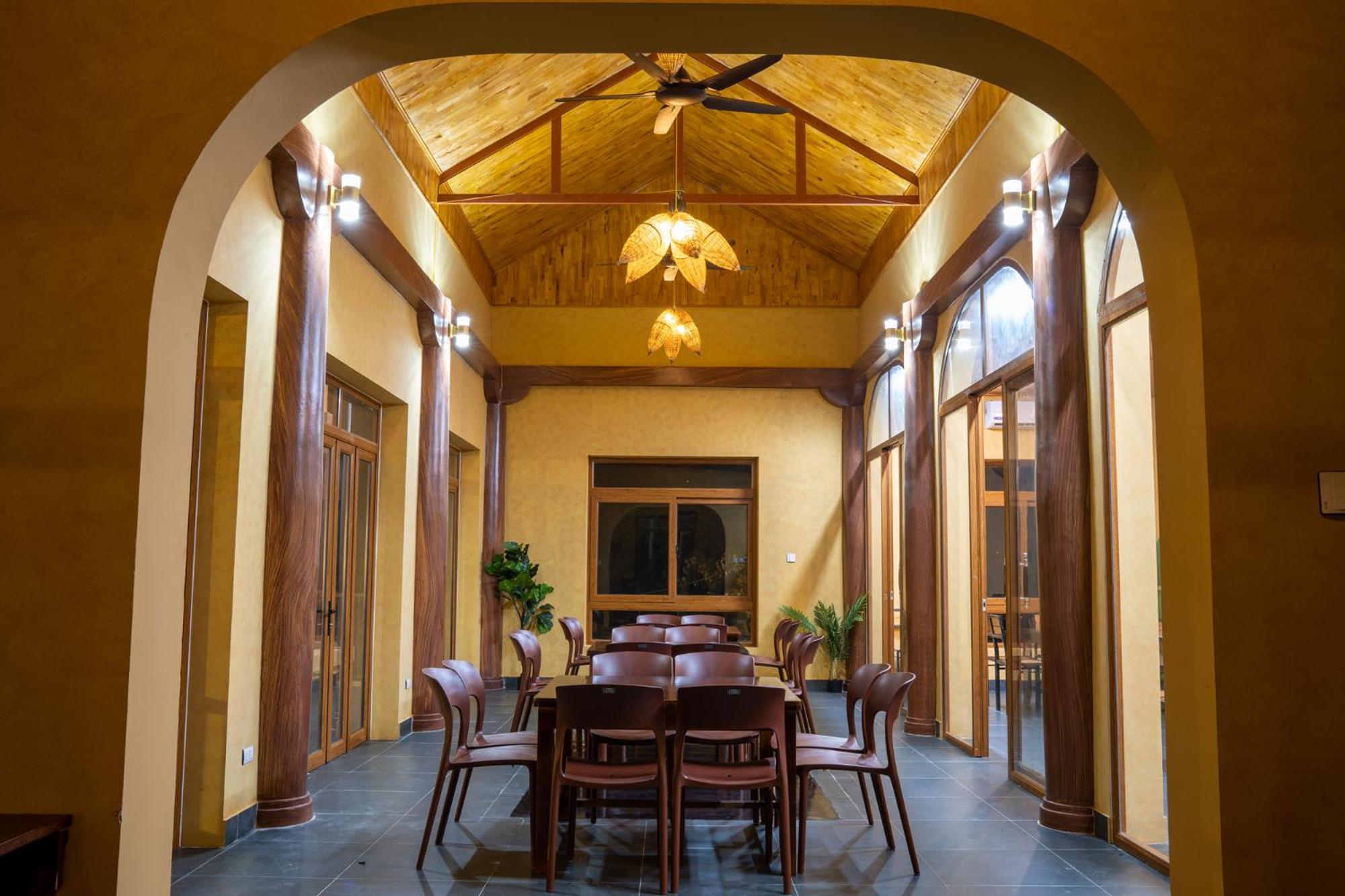Family Suite with Balcony - Photo 11