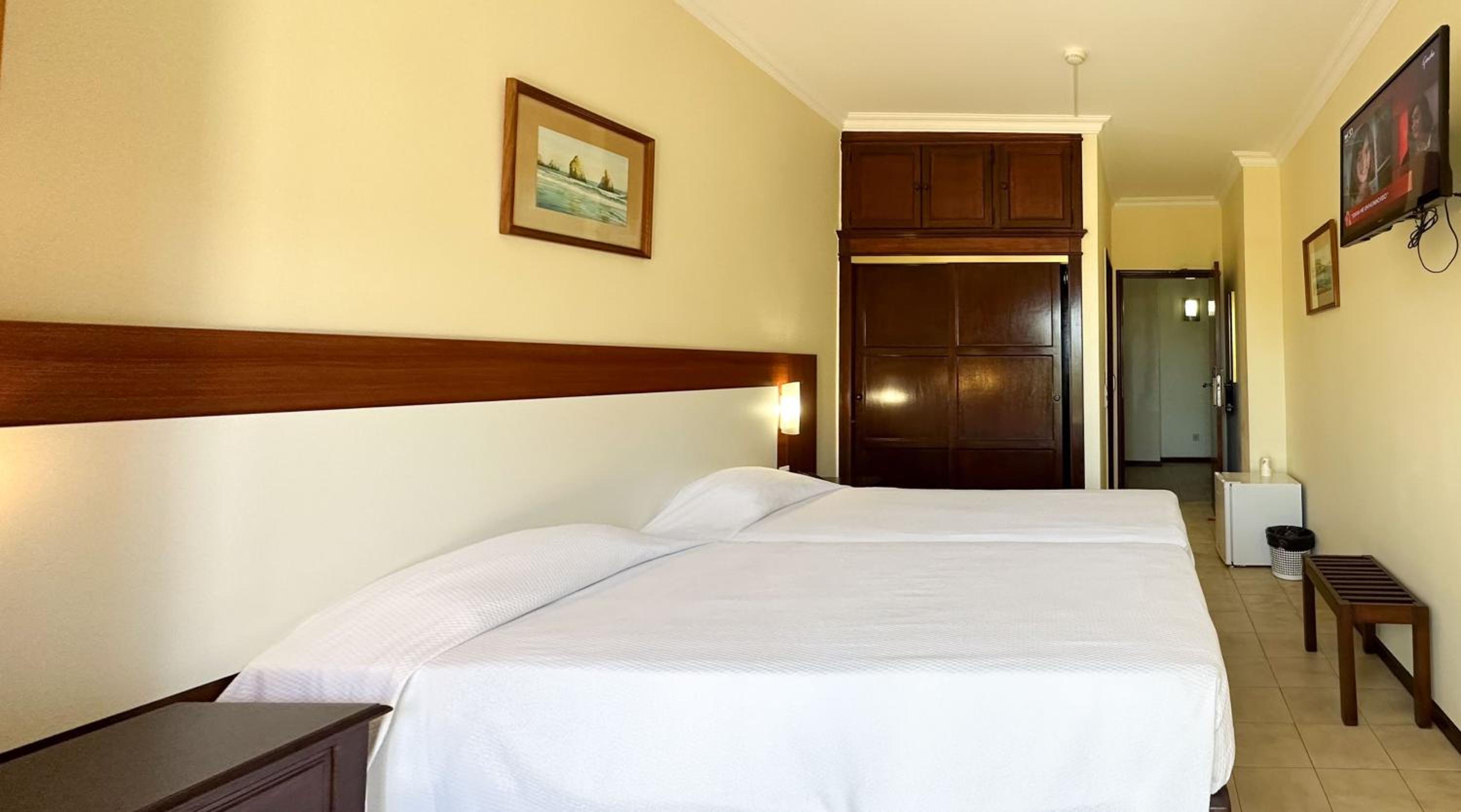 Standard Twin Room - Photo 2