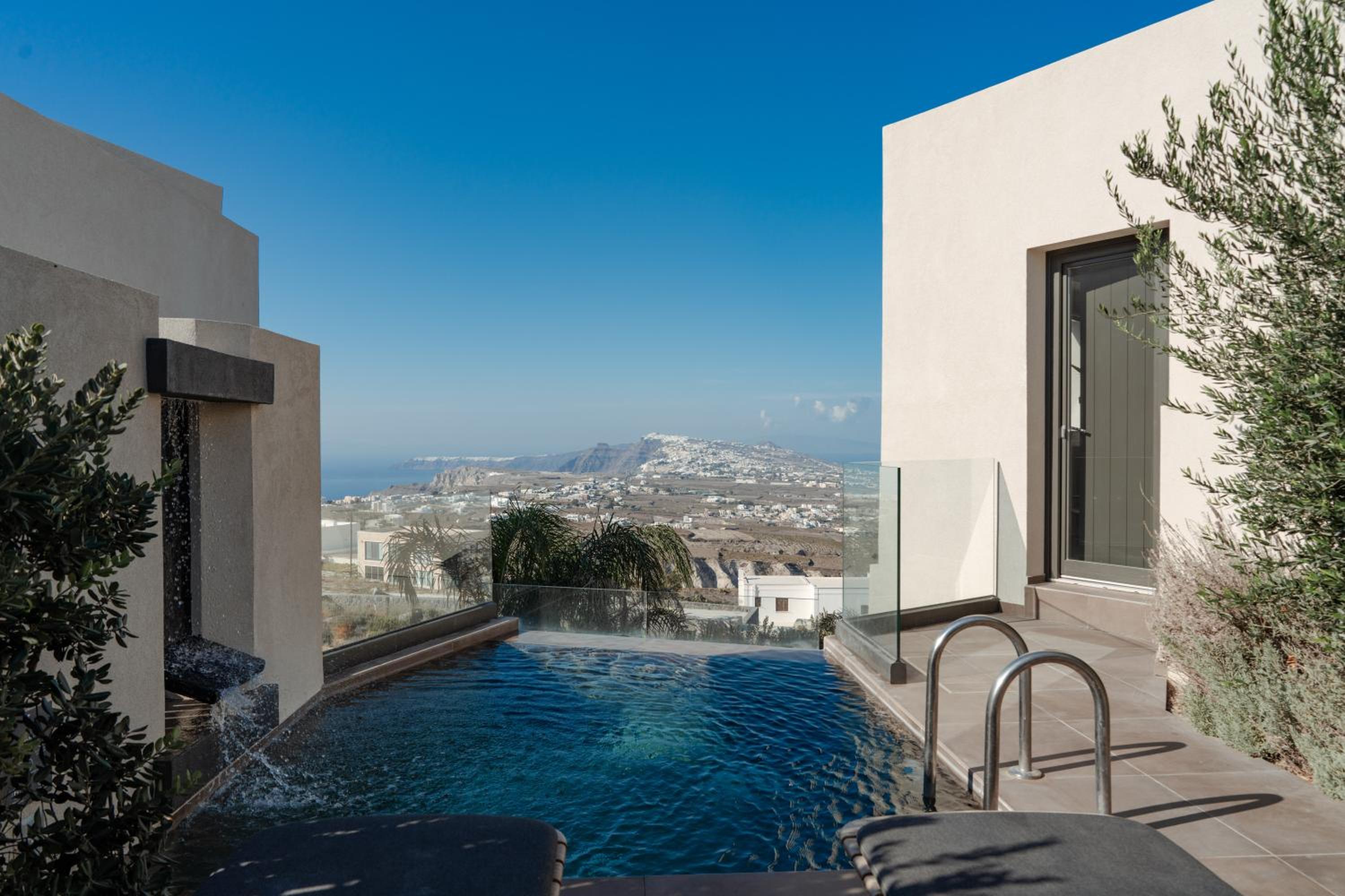 Elegant Two Bedroom Suite with Private Pool and Caldera View - Photo 2