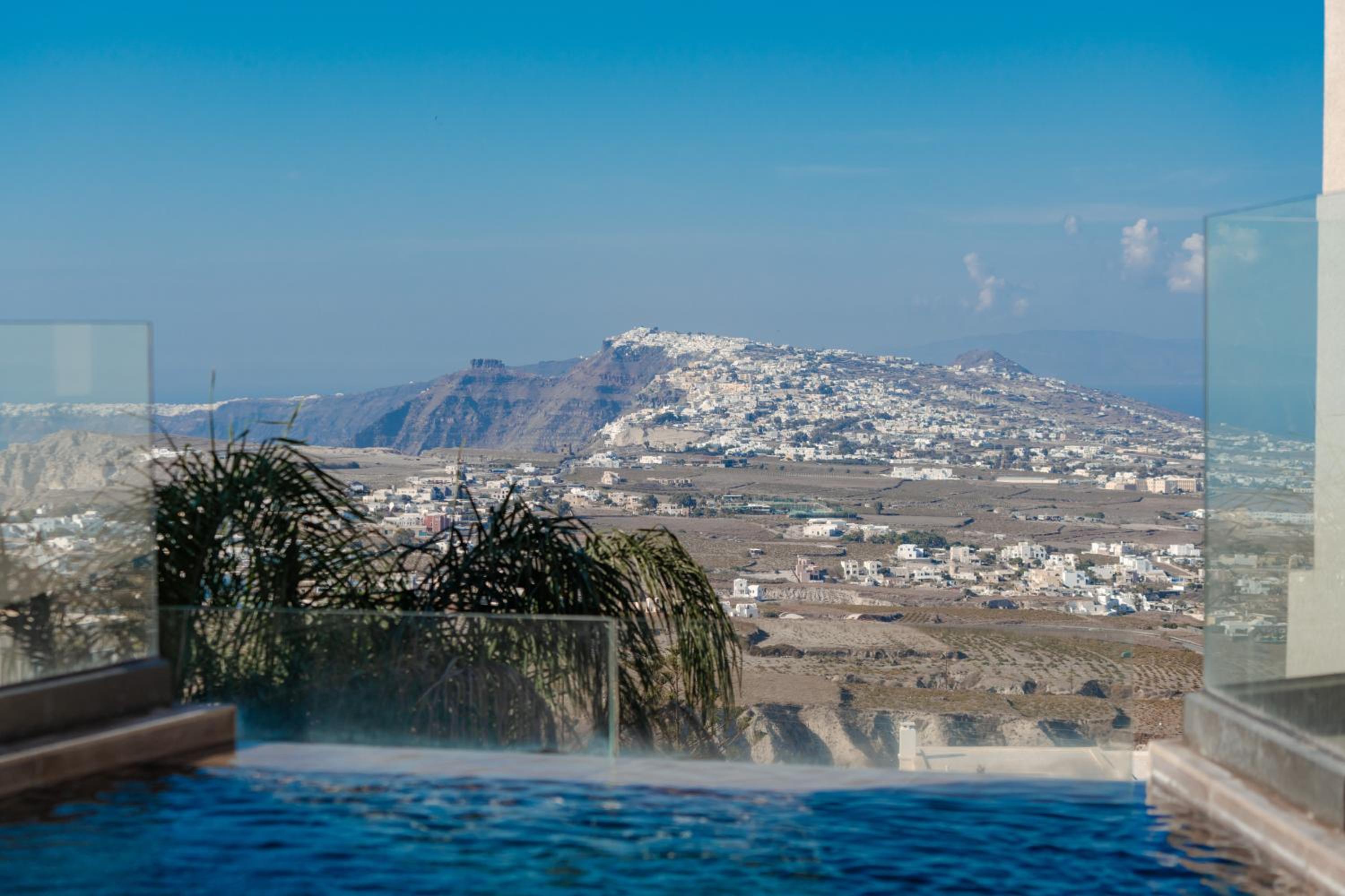 Elegant Two Bedroom Suite with Private Pool and Caldera View - Photo 5