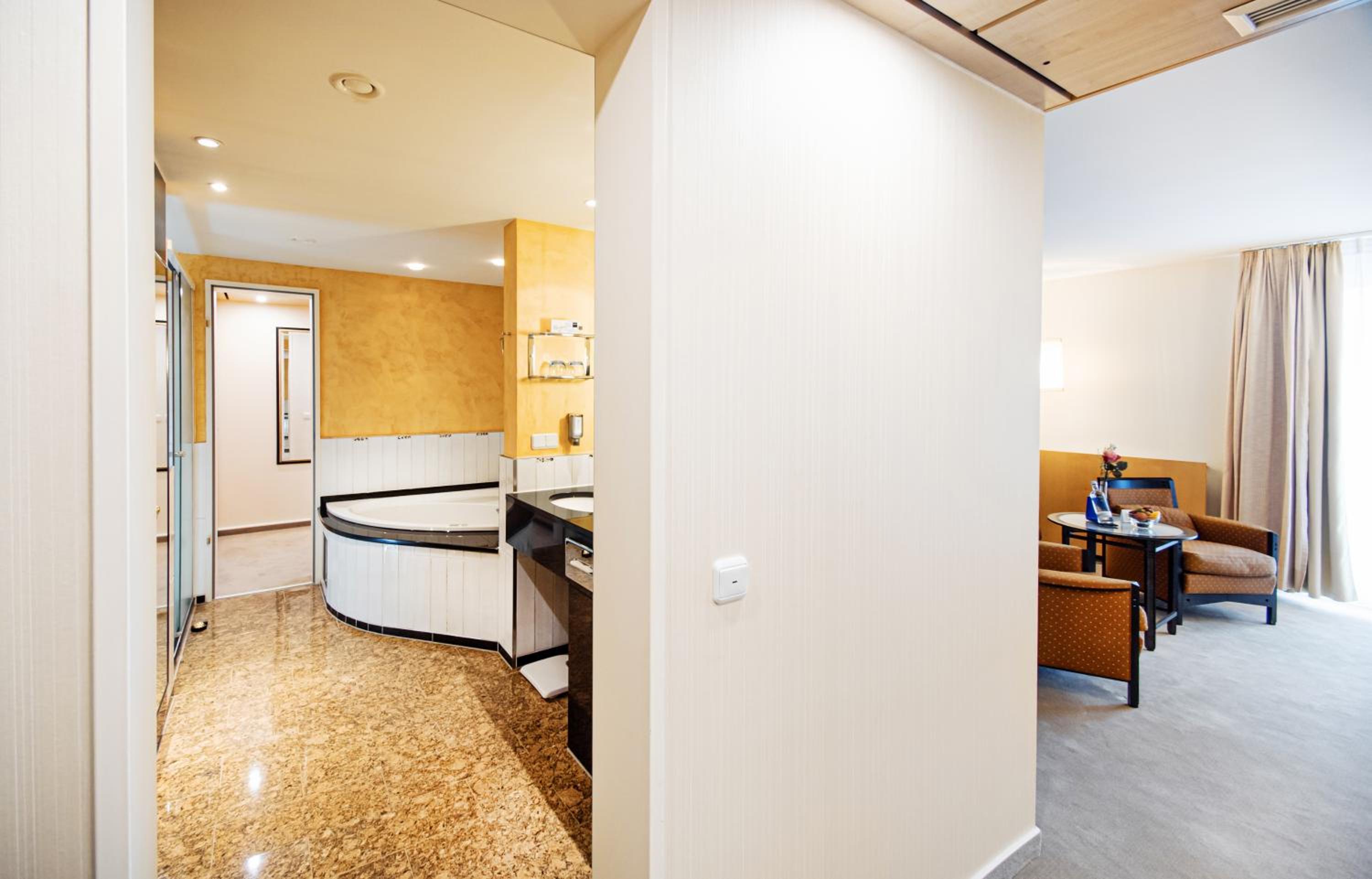 Deluxe Suite - Photo 1