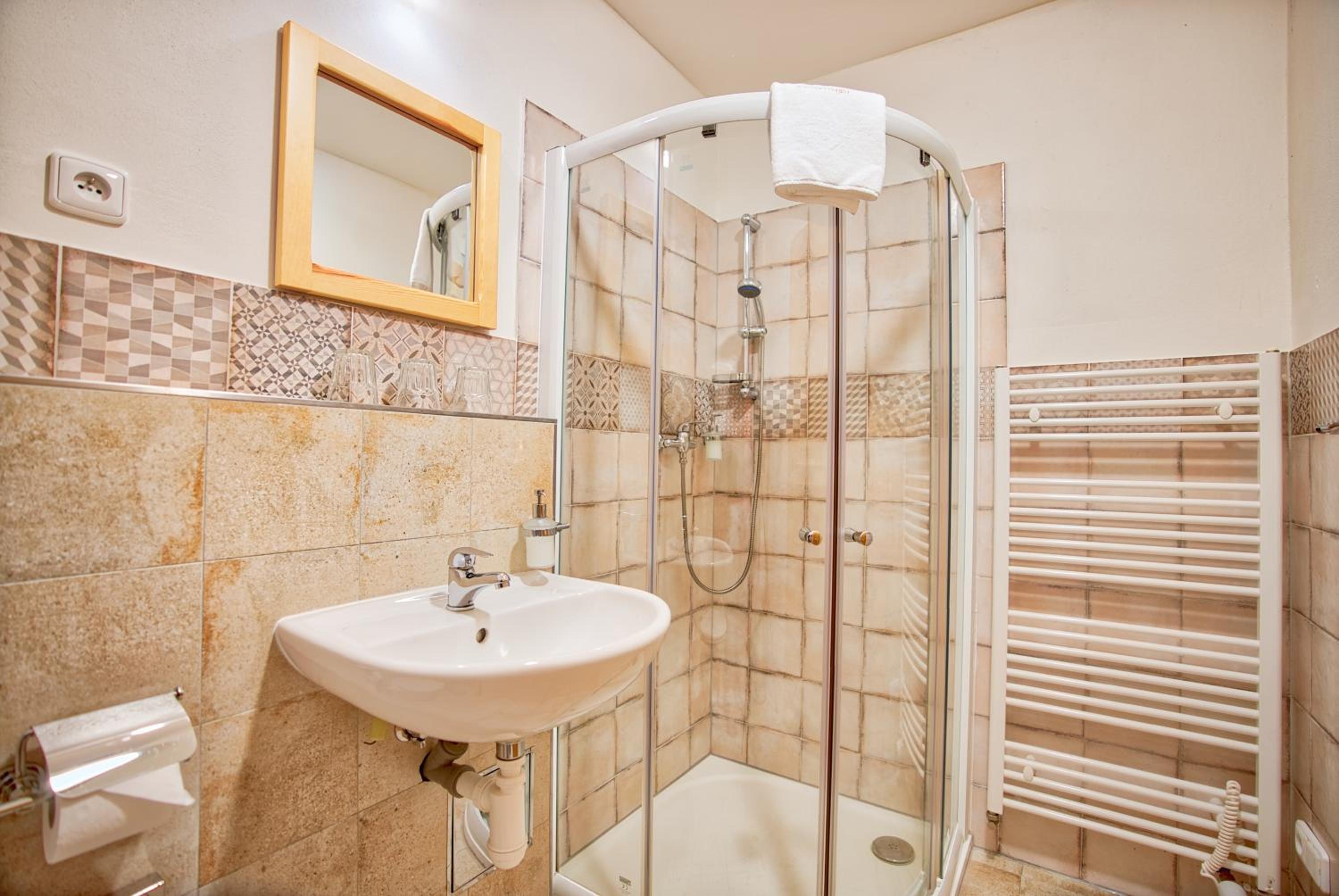 Triple Room - Photo 11