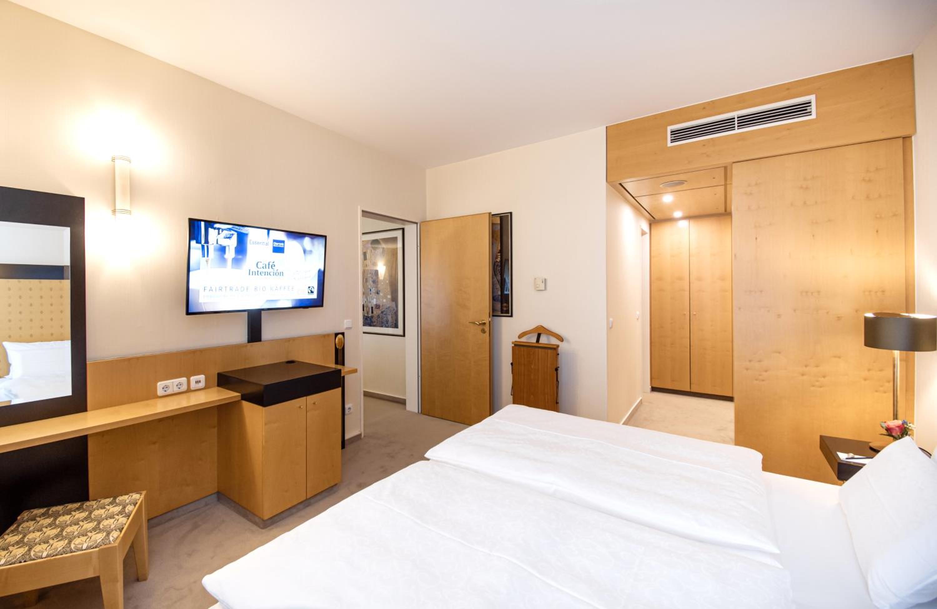 Deluxe Suite - Photo 5