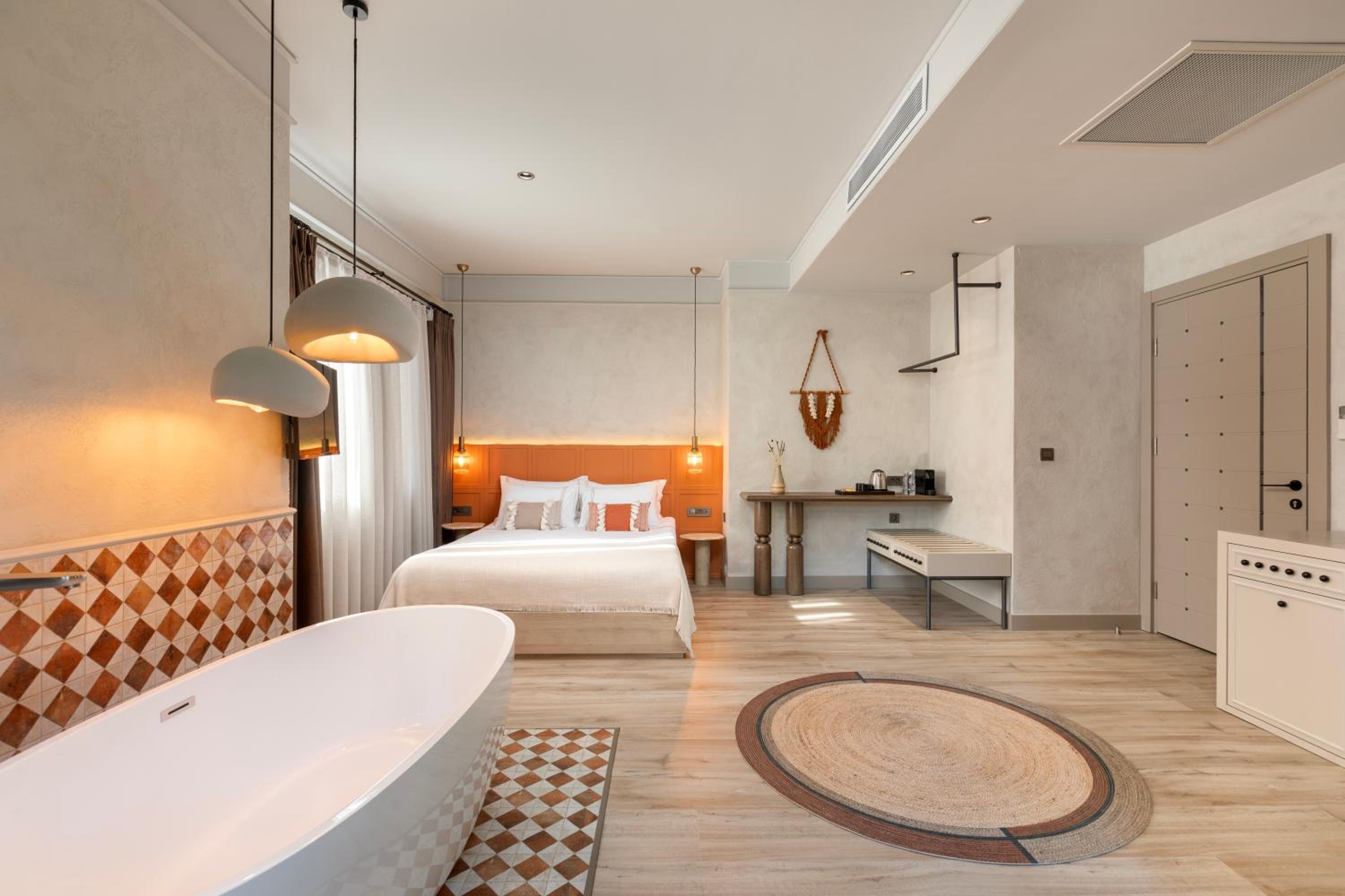 Suite Room with Bathtub