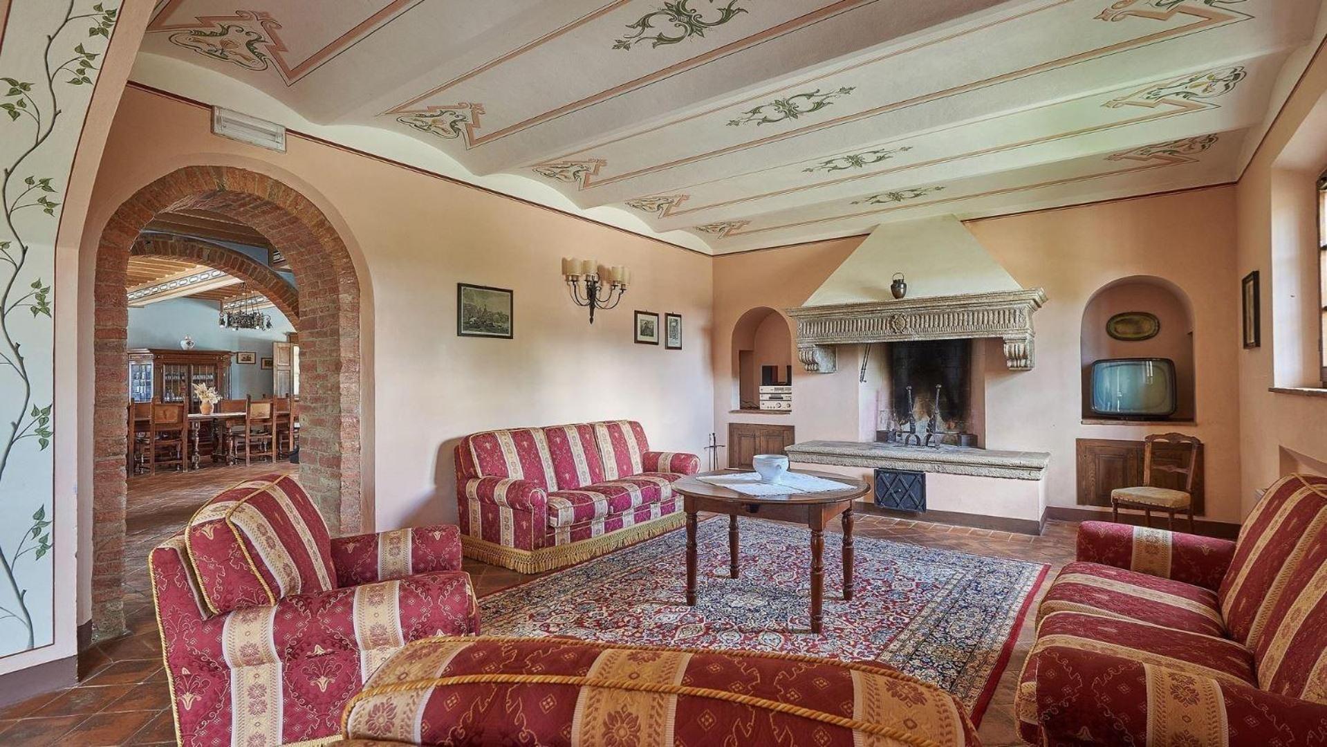 Nine-Bedroom Villa photo 1