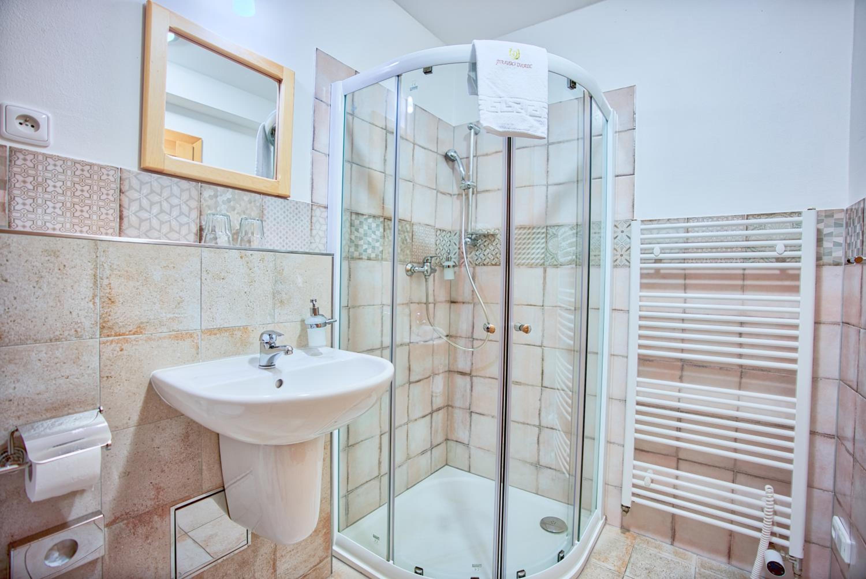 Double or Twin Room - Photo 9