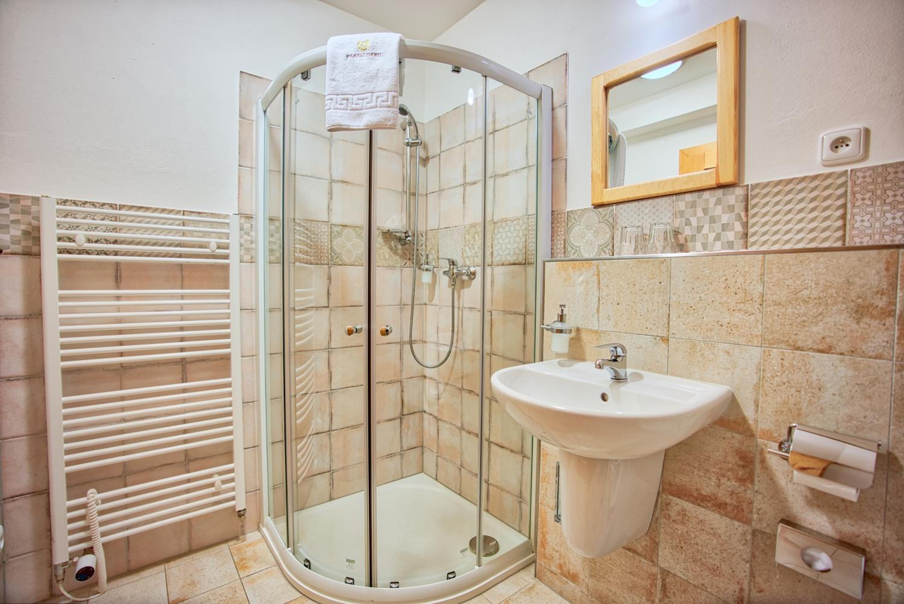 Double or Twin Room - Photo 7
