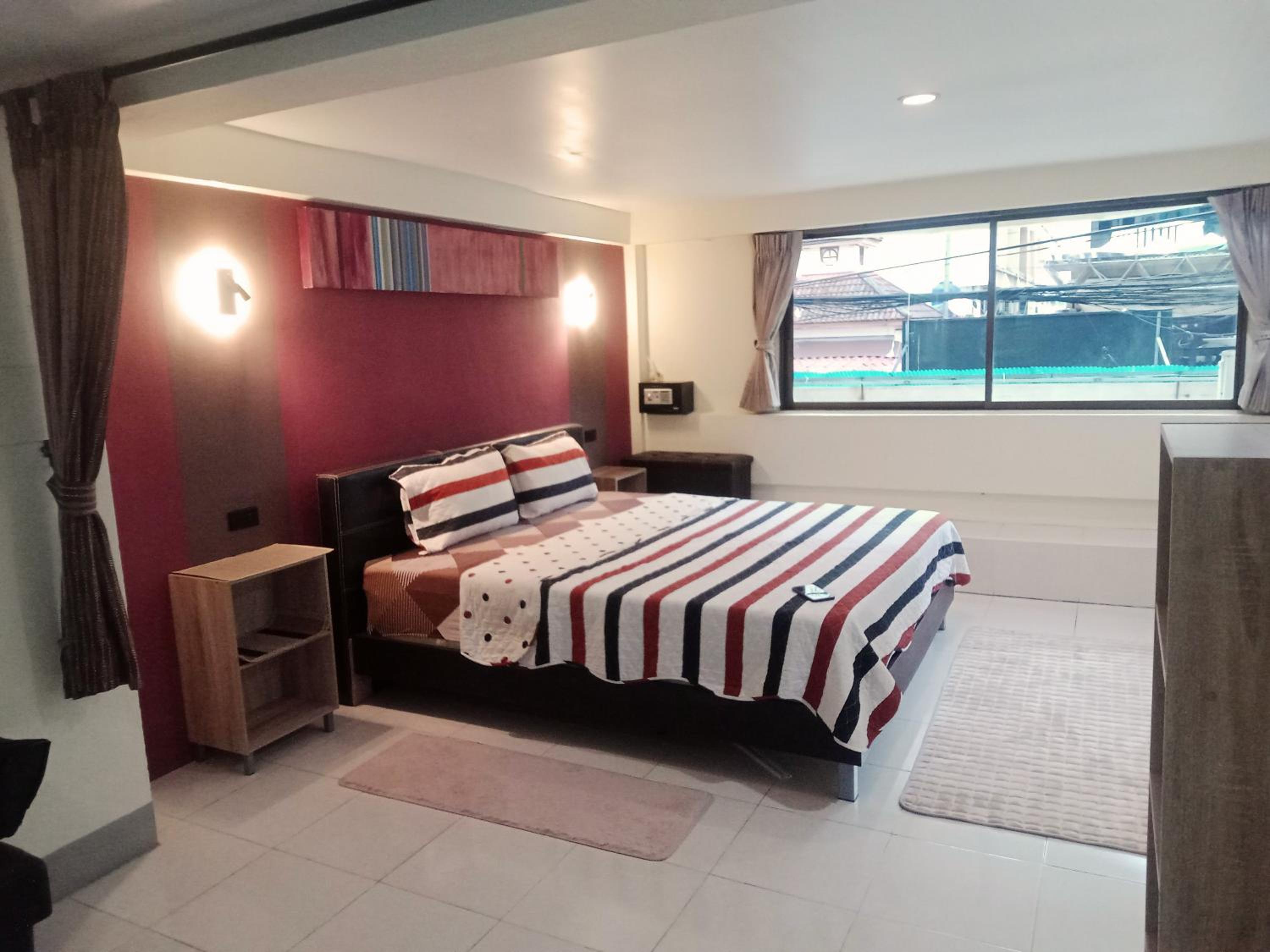 Studio with Sofa Bed