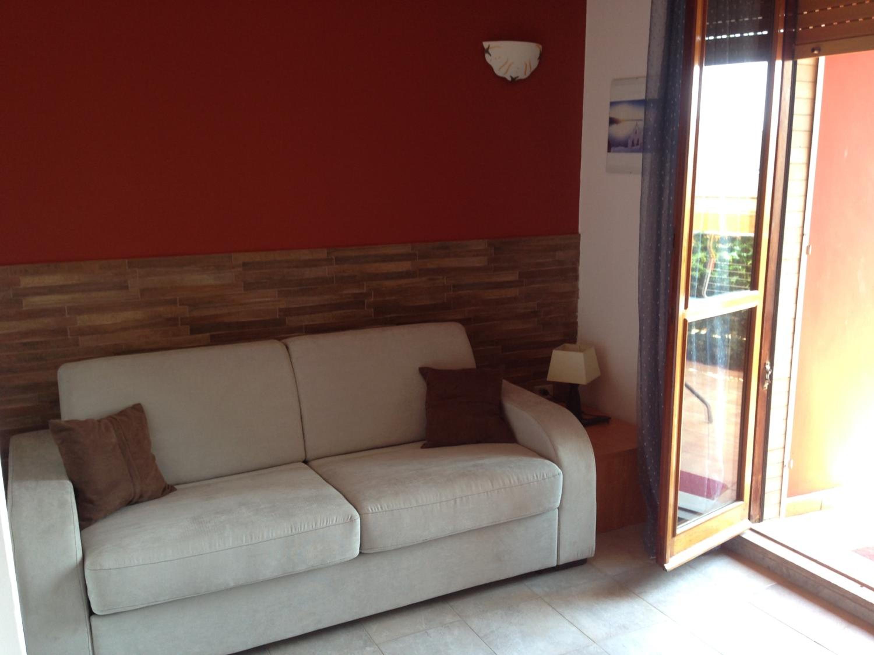 Family Room - Photo 10