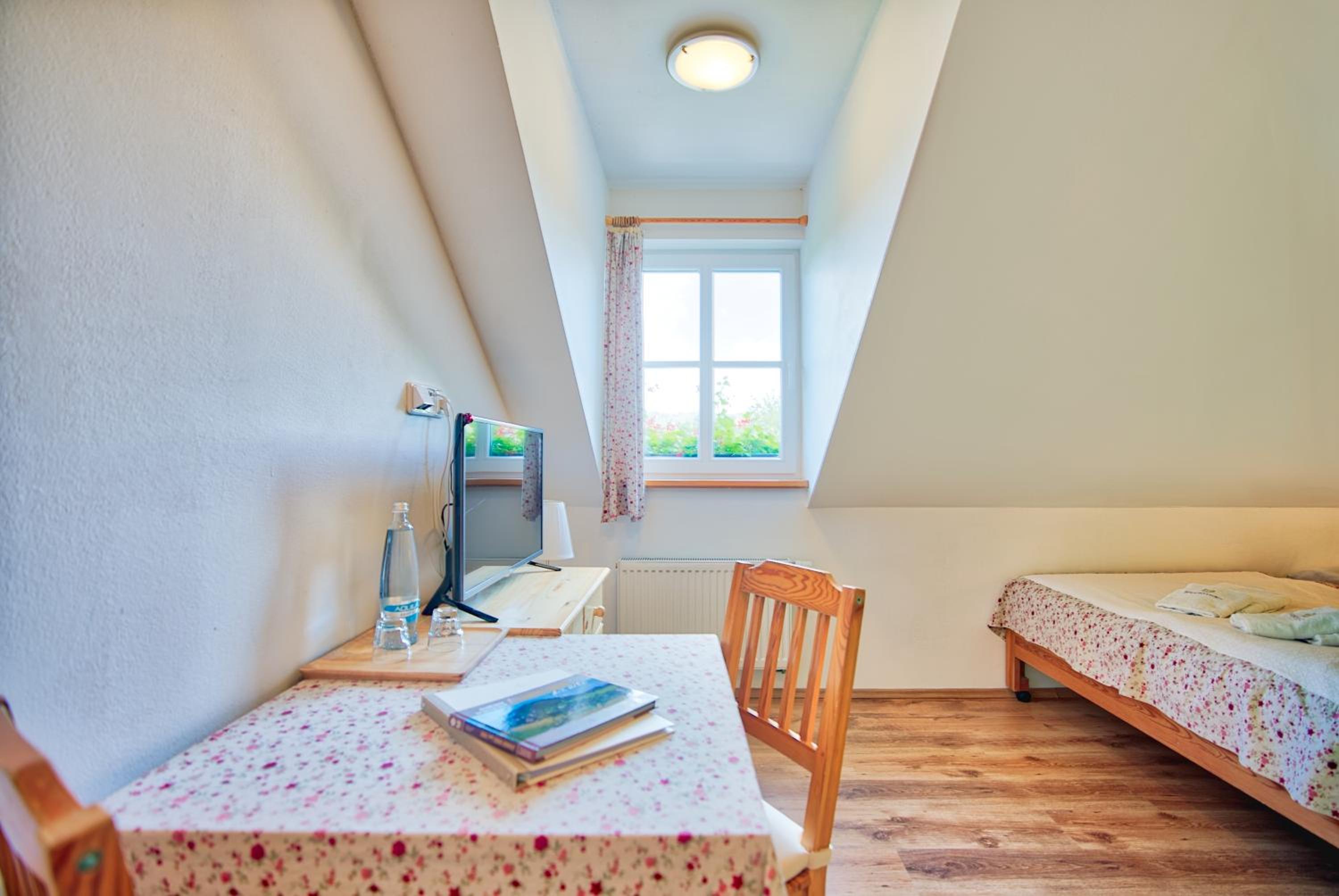 Small Double or Twin Room - Photo 6