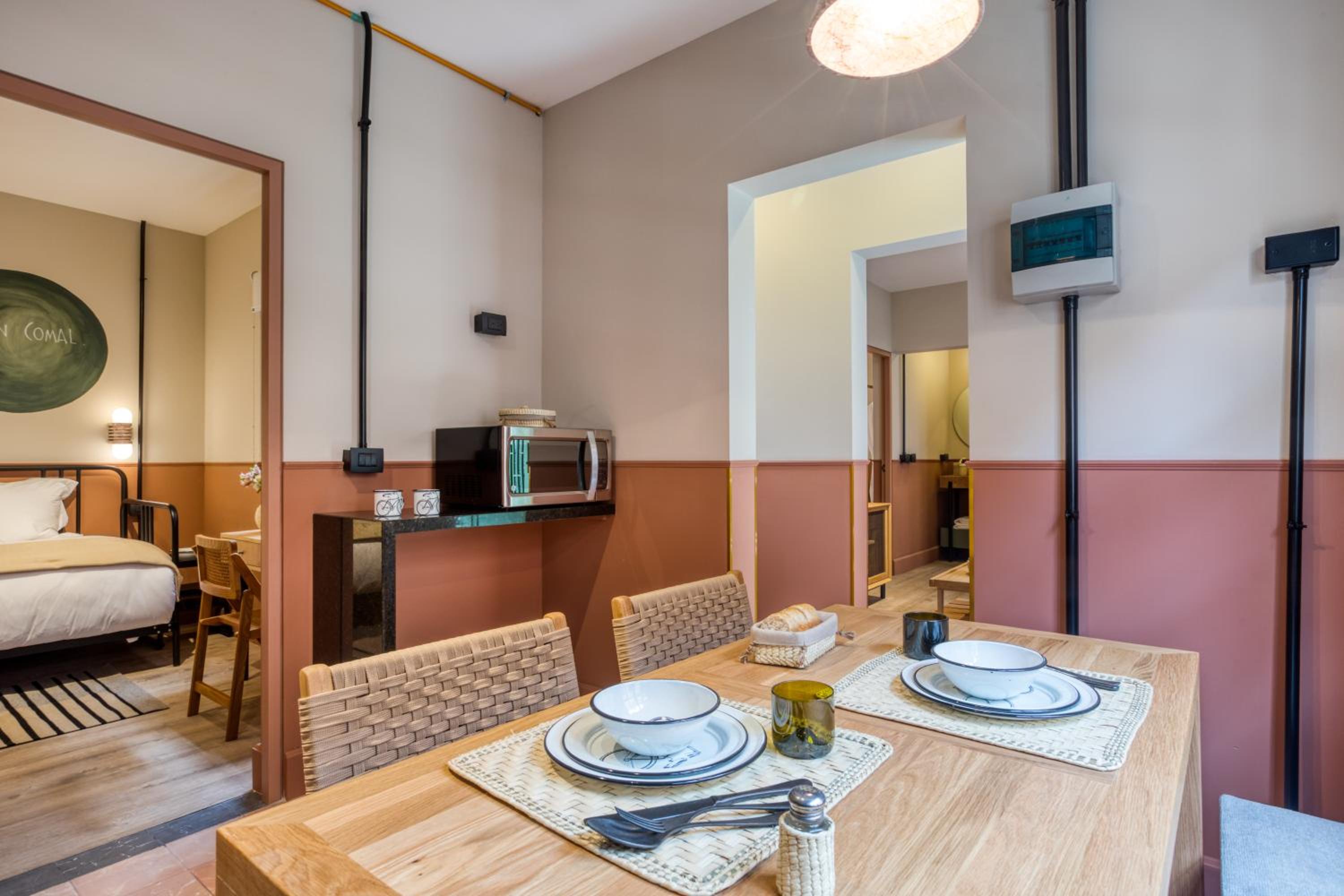 Two-Bedroom Deluxe Apartment - Photo 3