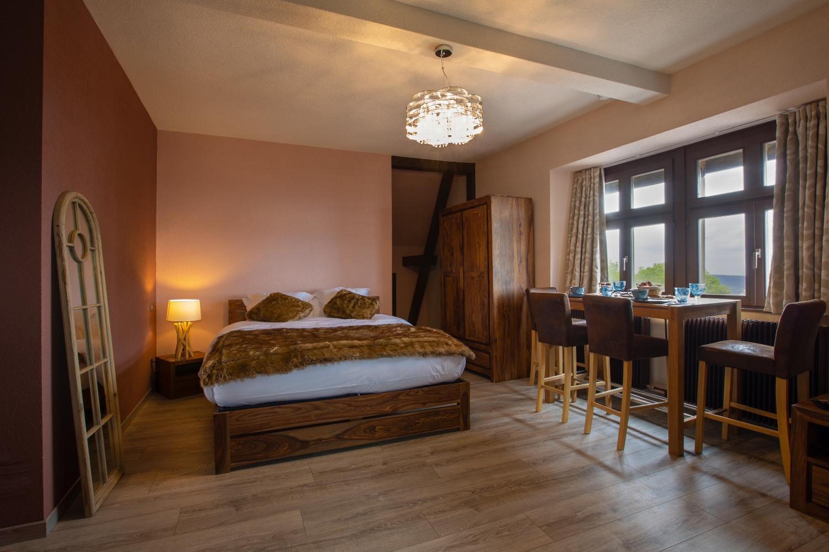 Deluxe Room (2 Adults + 1 Child) photo 1