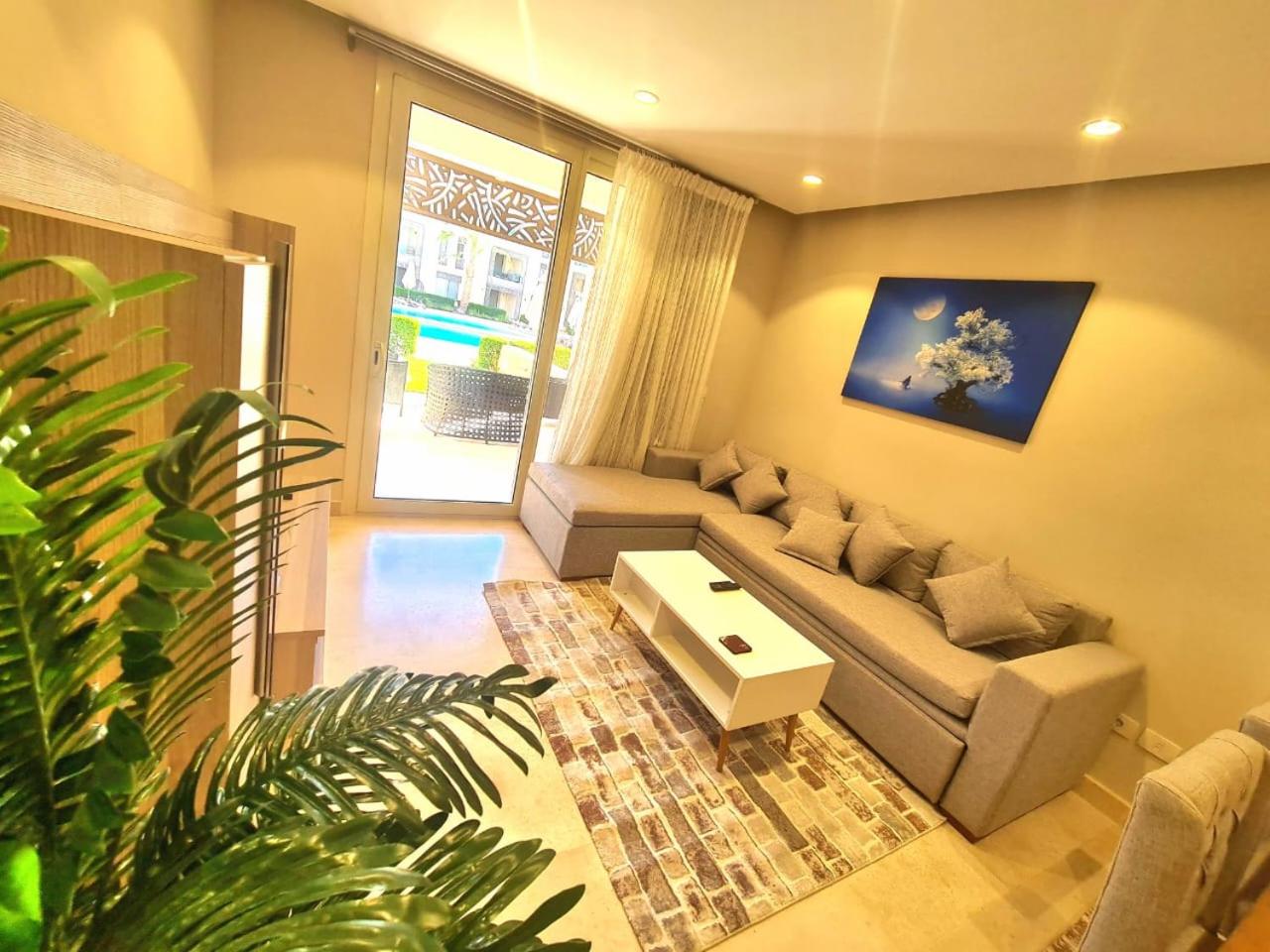 One-Bedroom Apartment photo 2