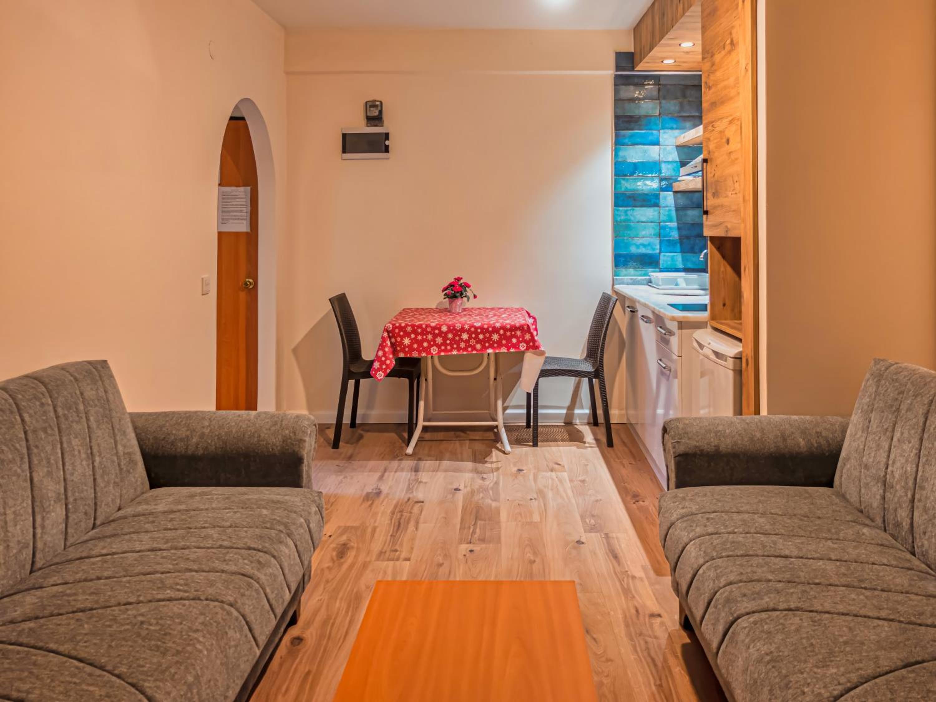 Family Suite with Balcony - Photo 18