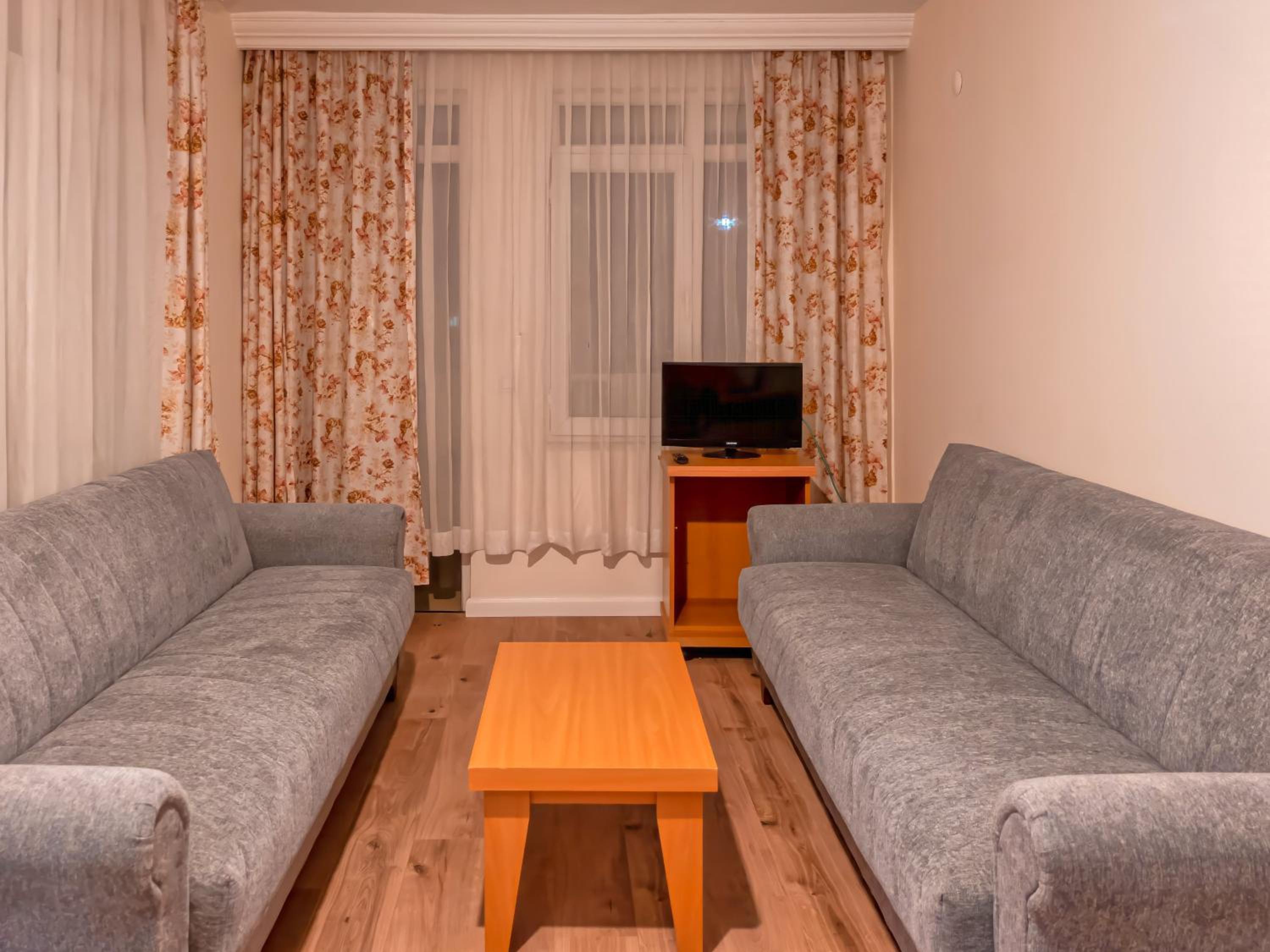 Family Suite with Balcony - Photo 20