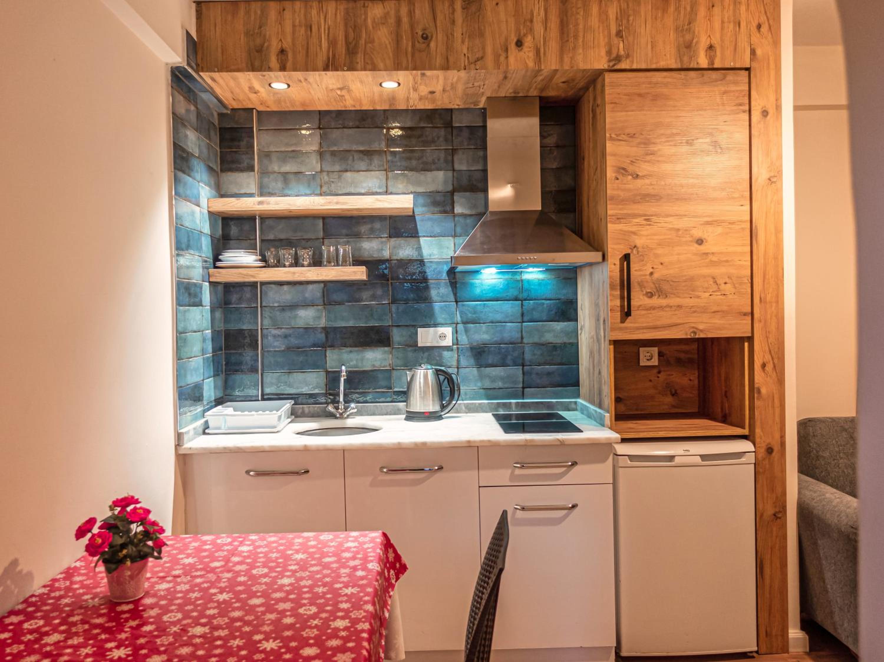 Family Suite with Balcony - Photo 12