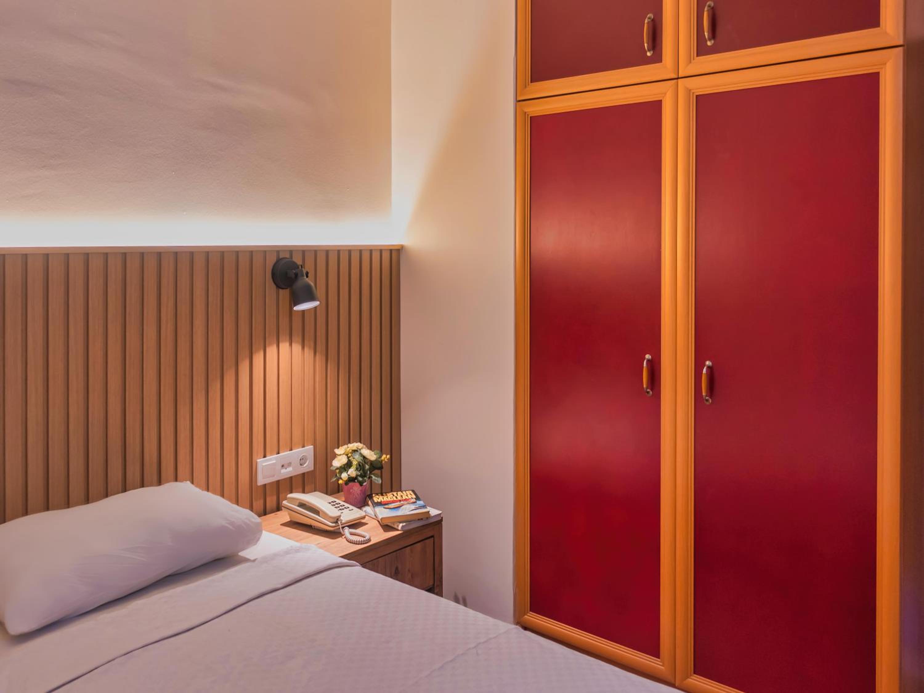 Family Suite with Balcony - Photo 22