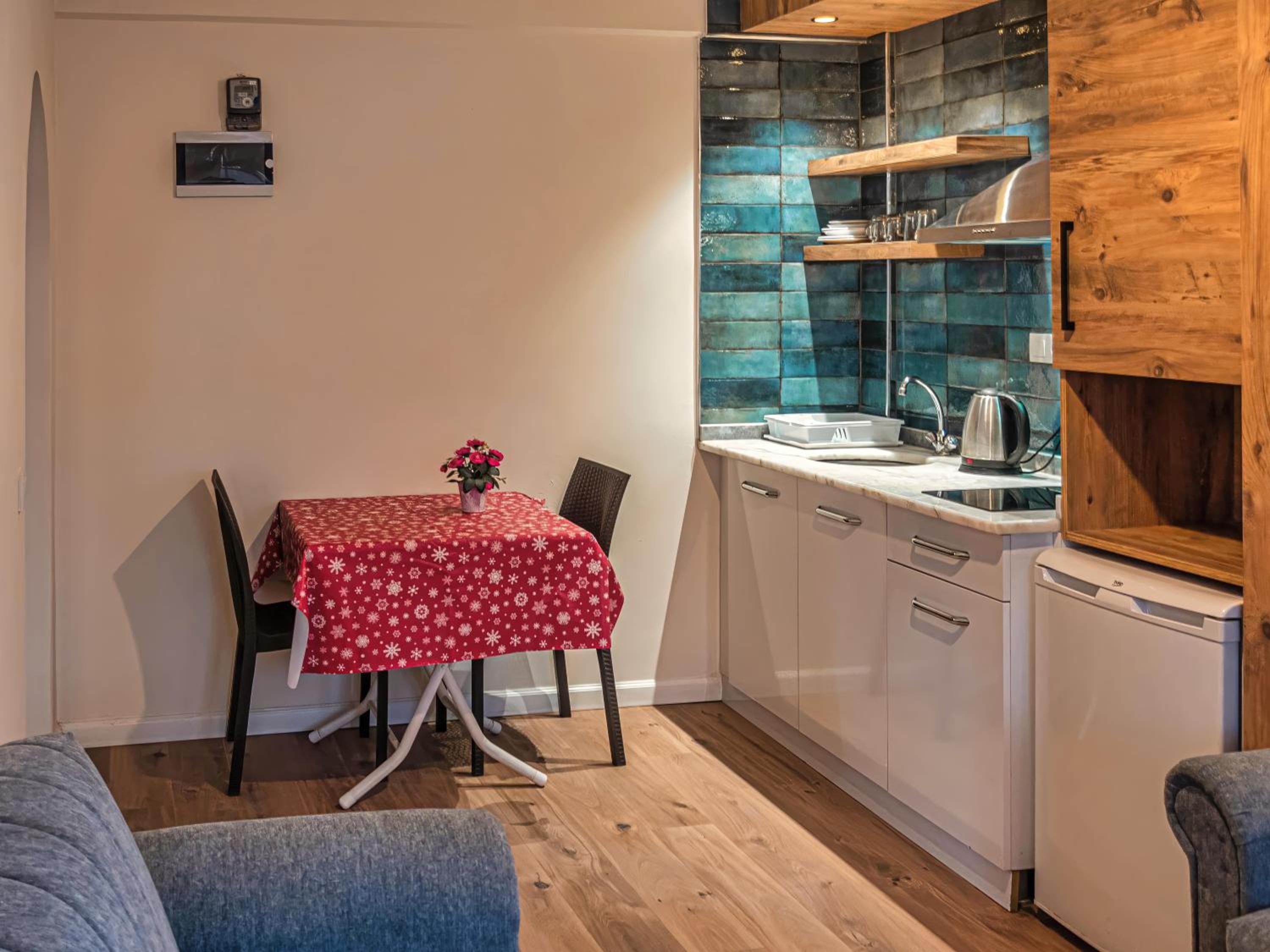 Family Suite with Balcony - Photo 15