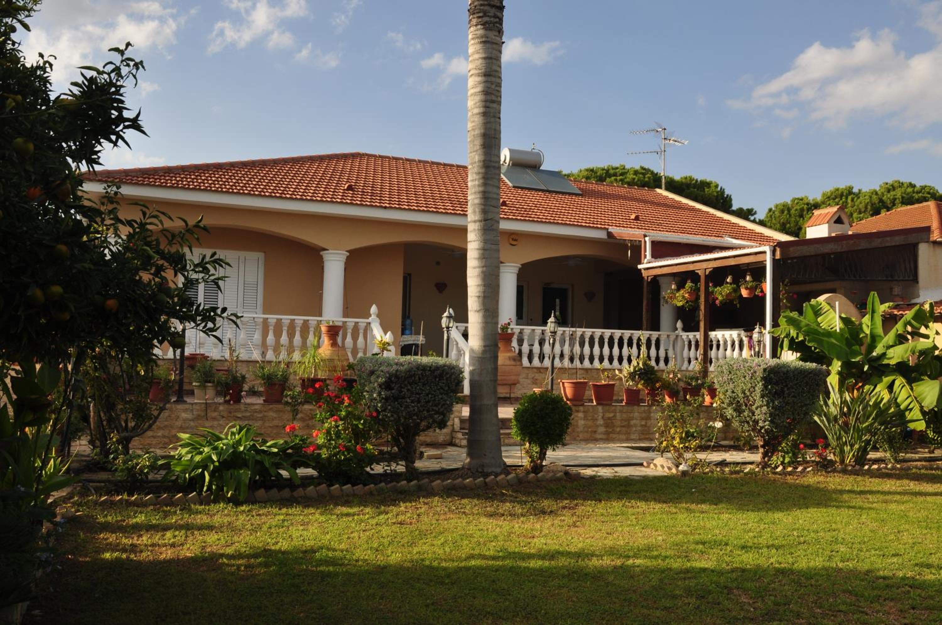 Three-Bedroom Villa photo 2