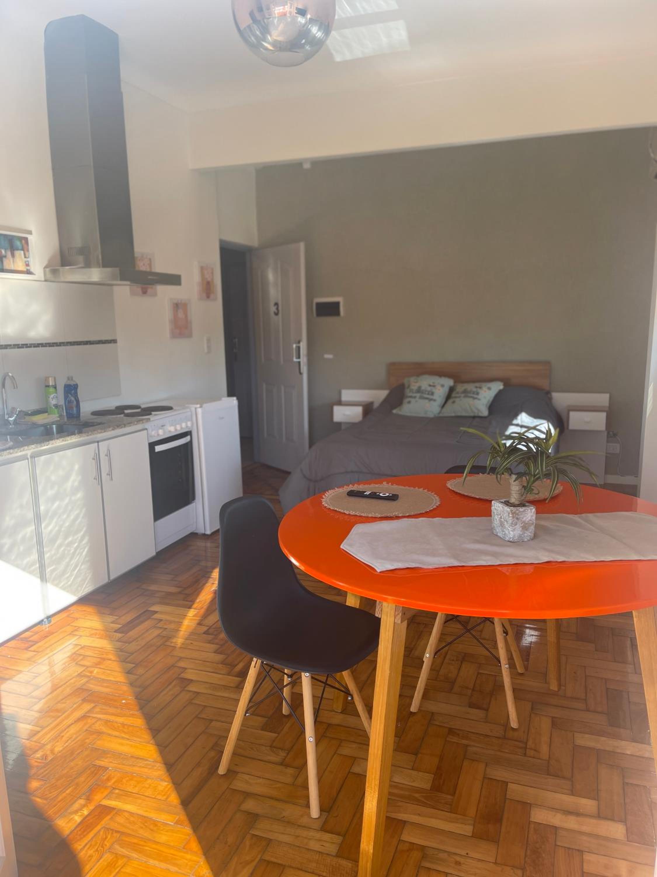 One-Bedroom Apartment photo 1