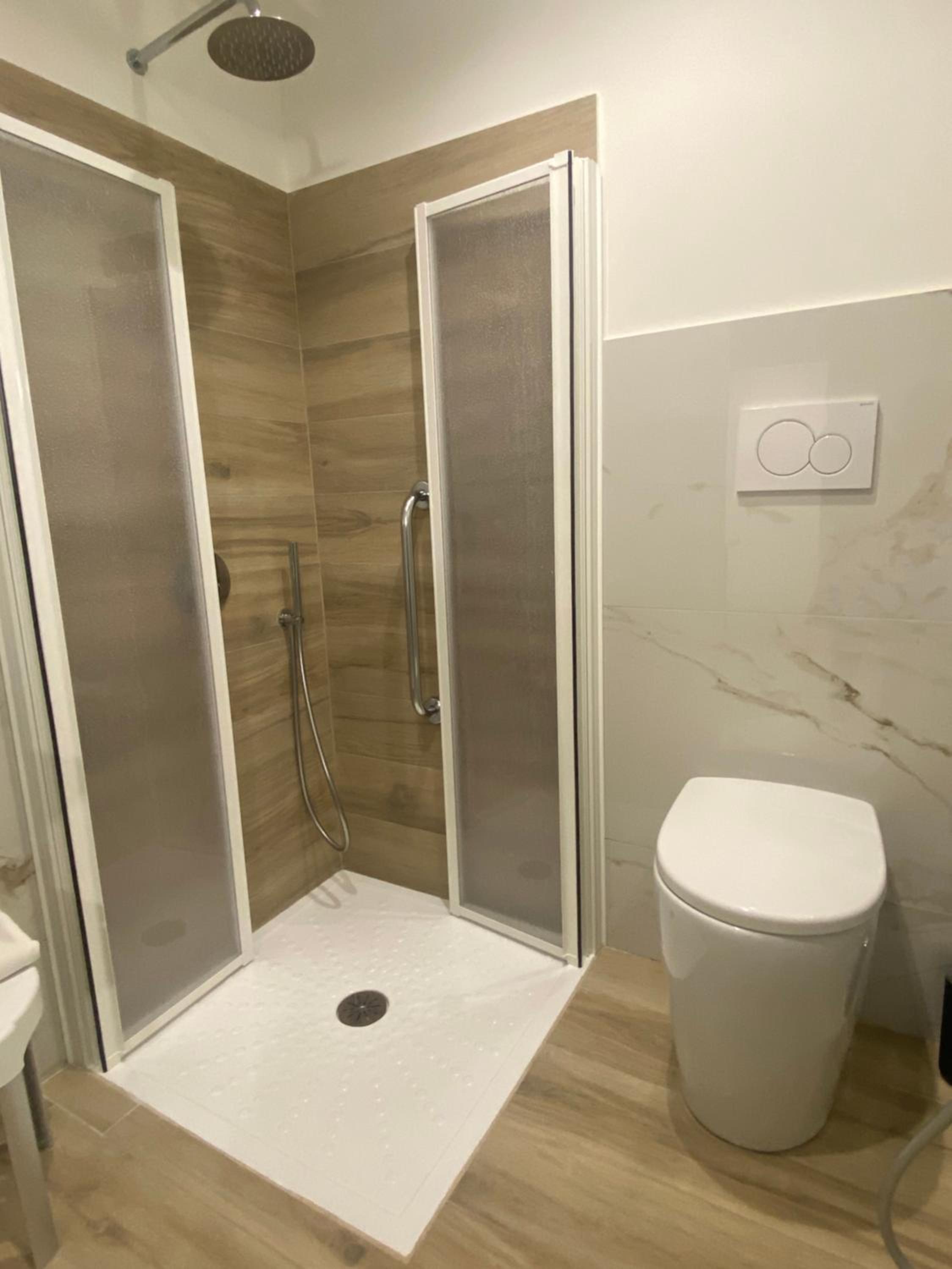 Quadruple Room - Disability Access photo 3