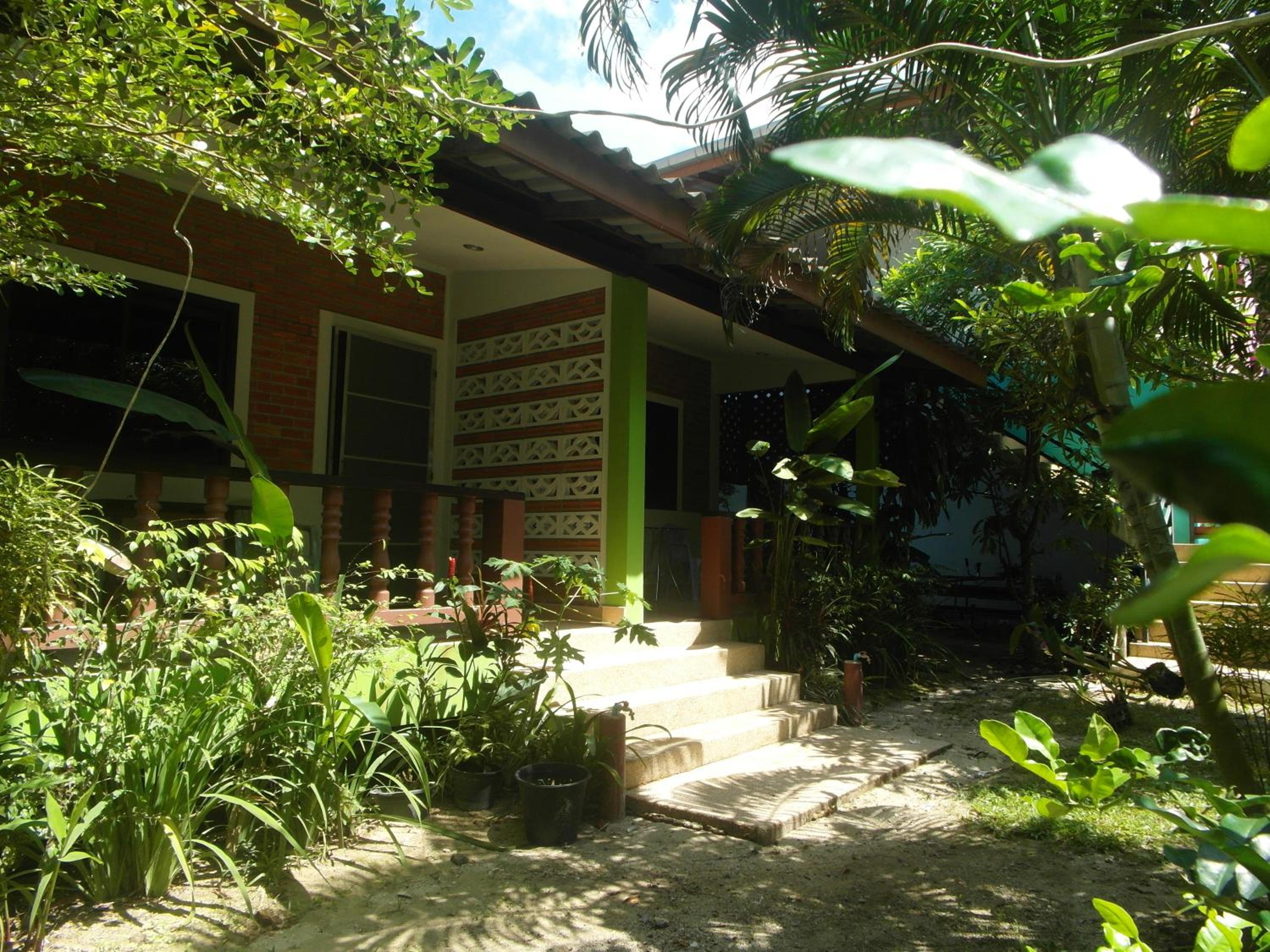 Bungalow with Garden View photo 2