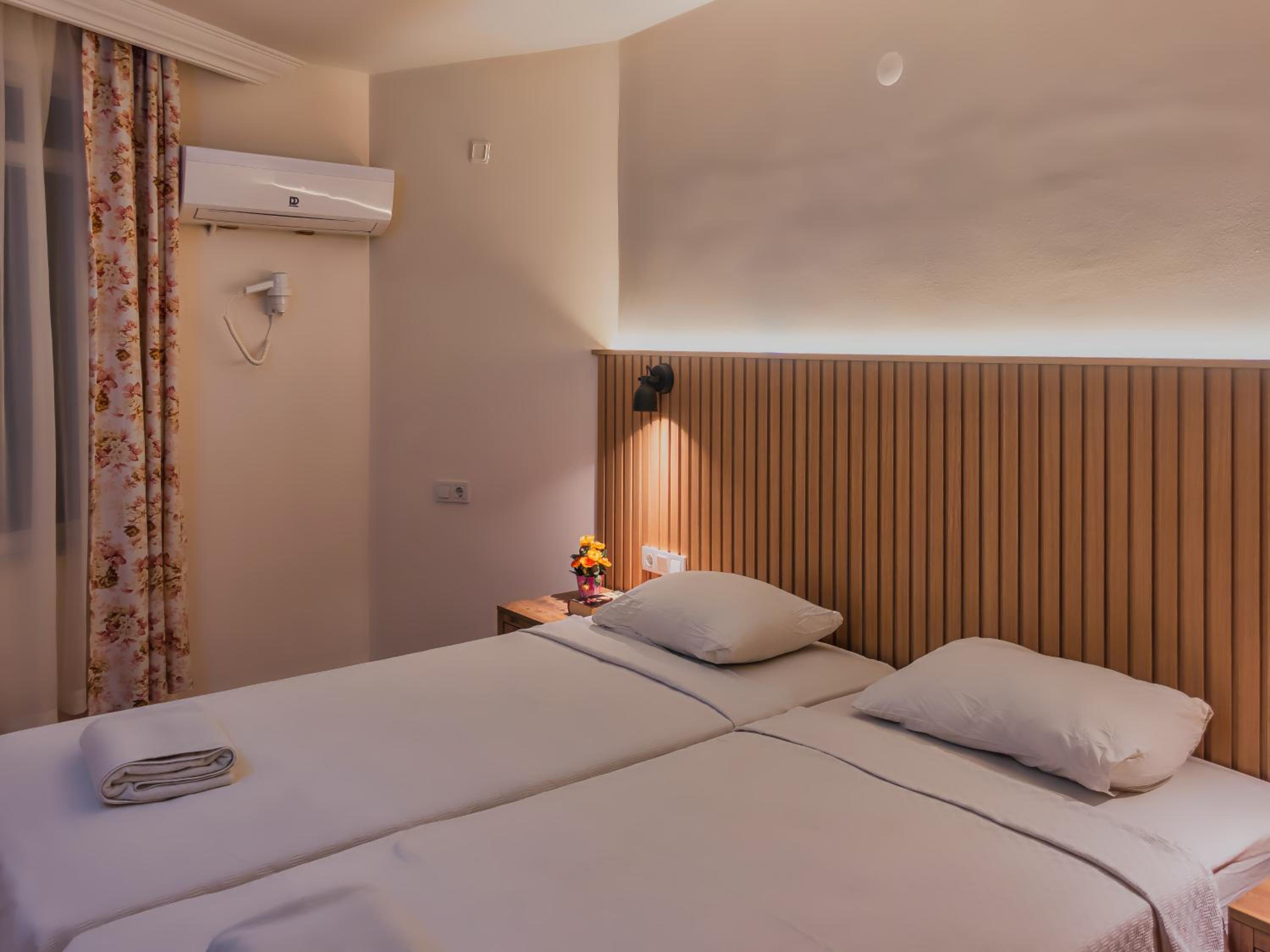 Family Suite with Balcony - Photo 8
