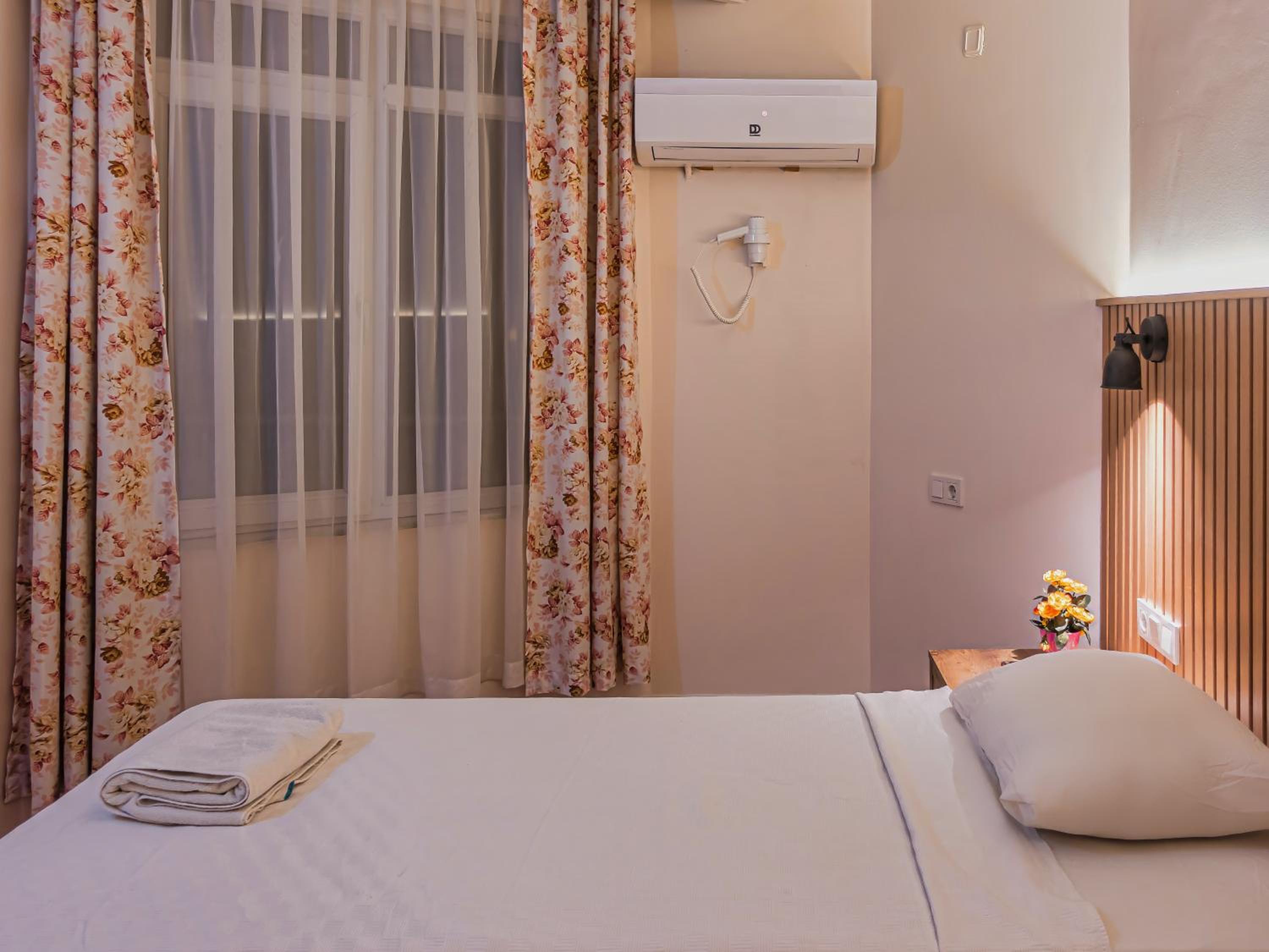 Family Suite with Balcony - Photo 9