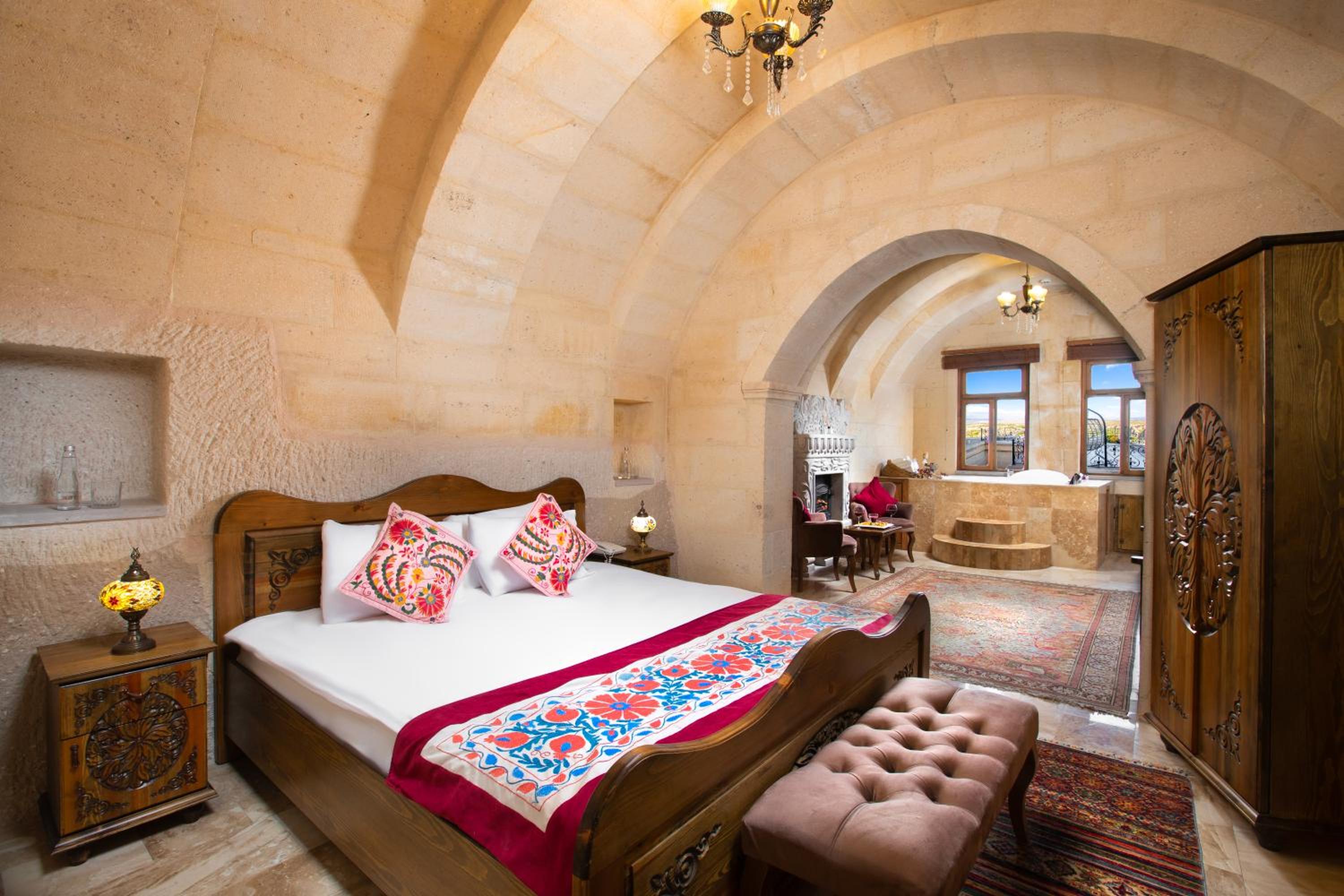 Signature Suite, with Jakuzzi & Valley View - Photo 1