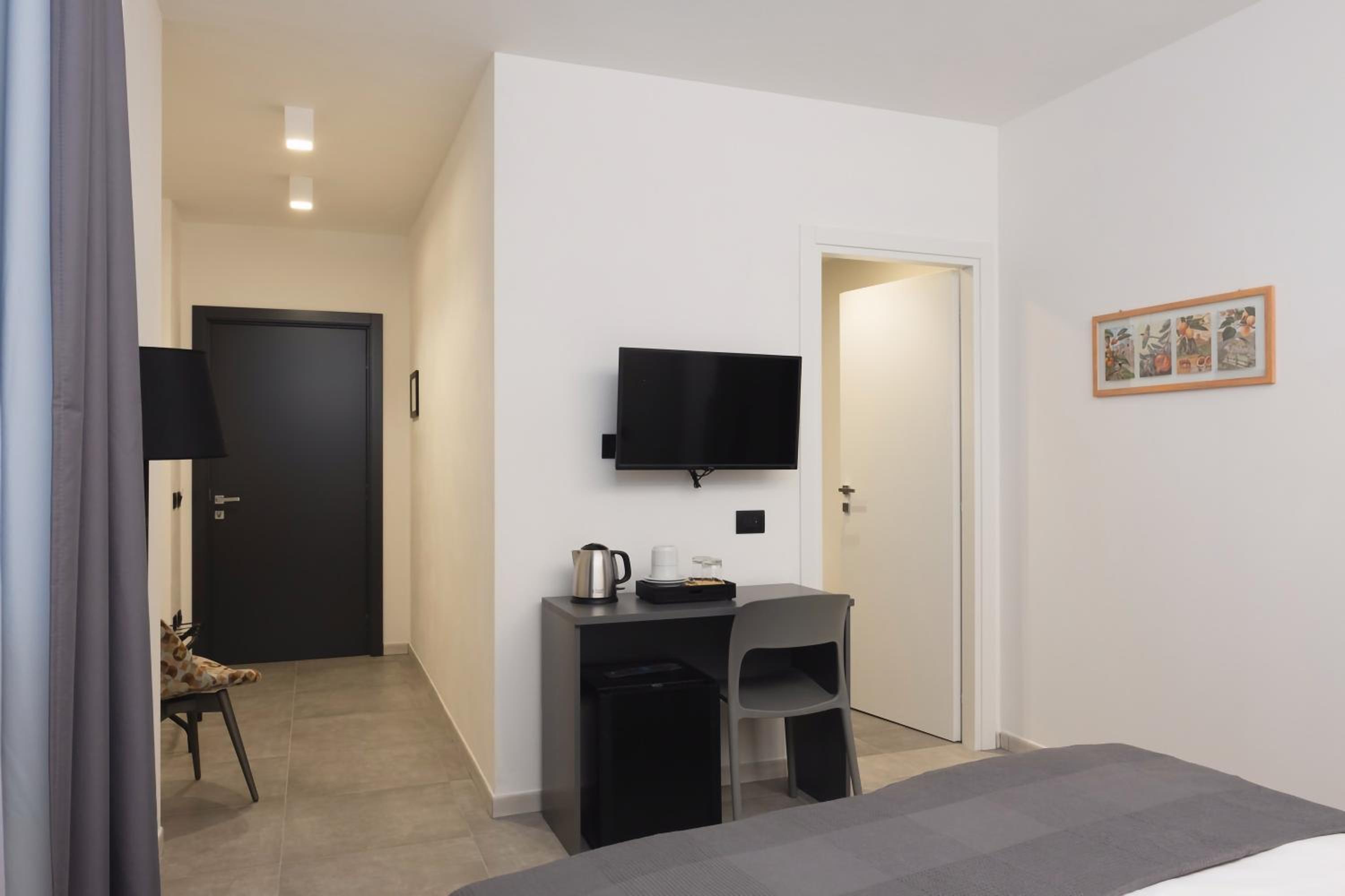 Deluxe Room - Photo 1