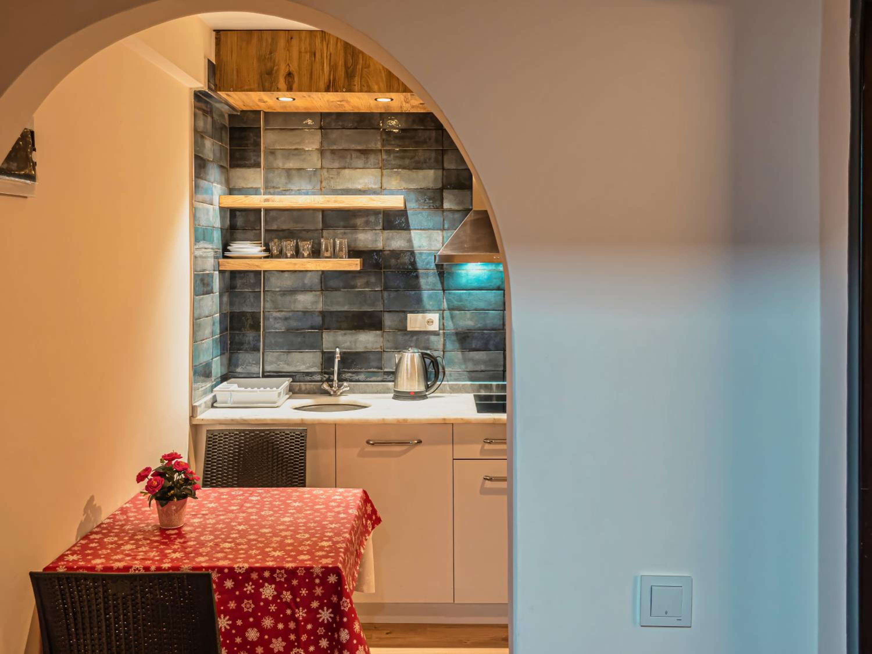 Family Suite with Balcony - Photo 17