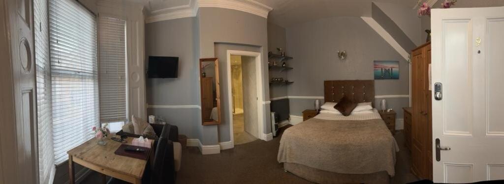 Standard Double Room - Photo 8