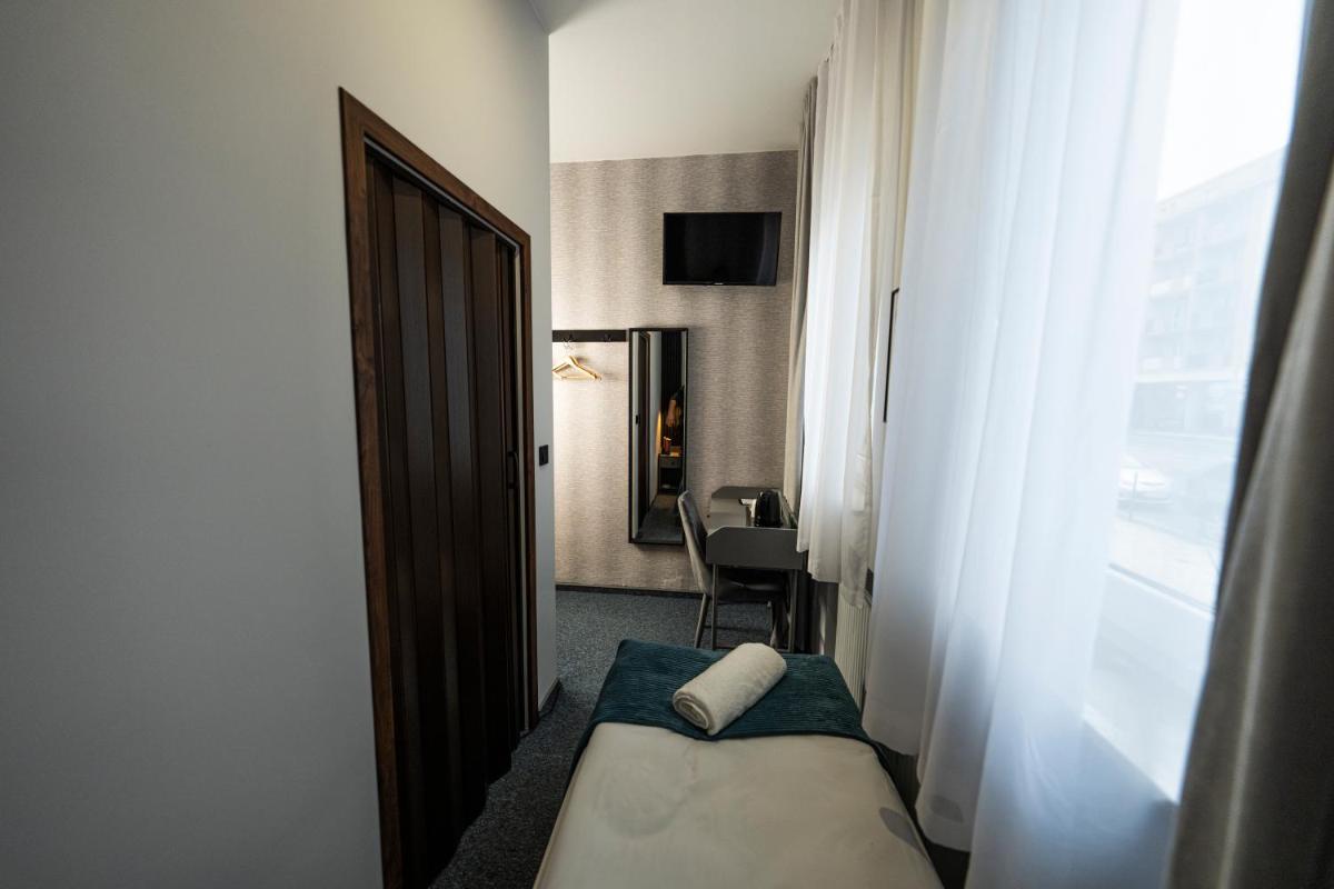 Single Room with Bathroom photo 3