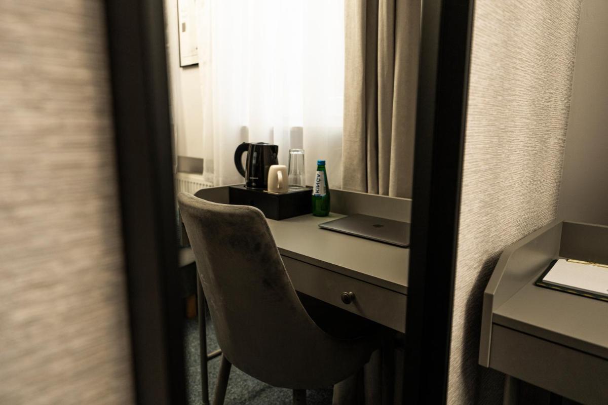 Single Room with Bathroom photo 1