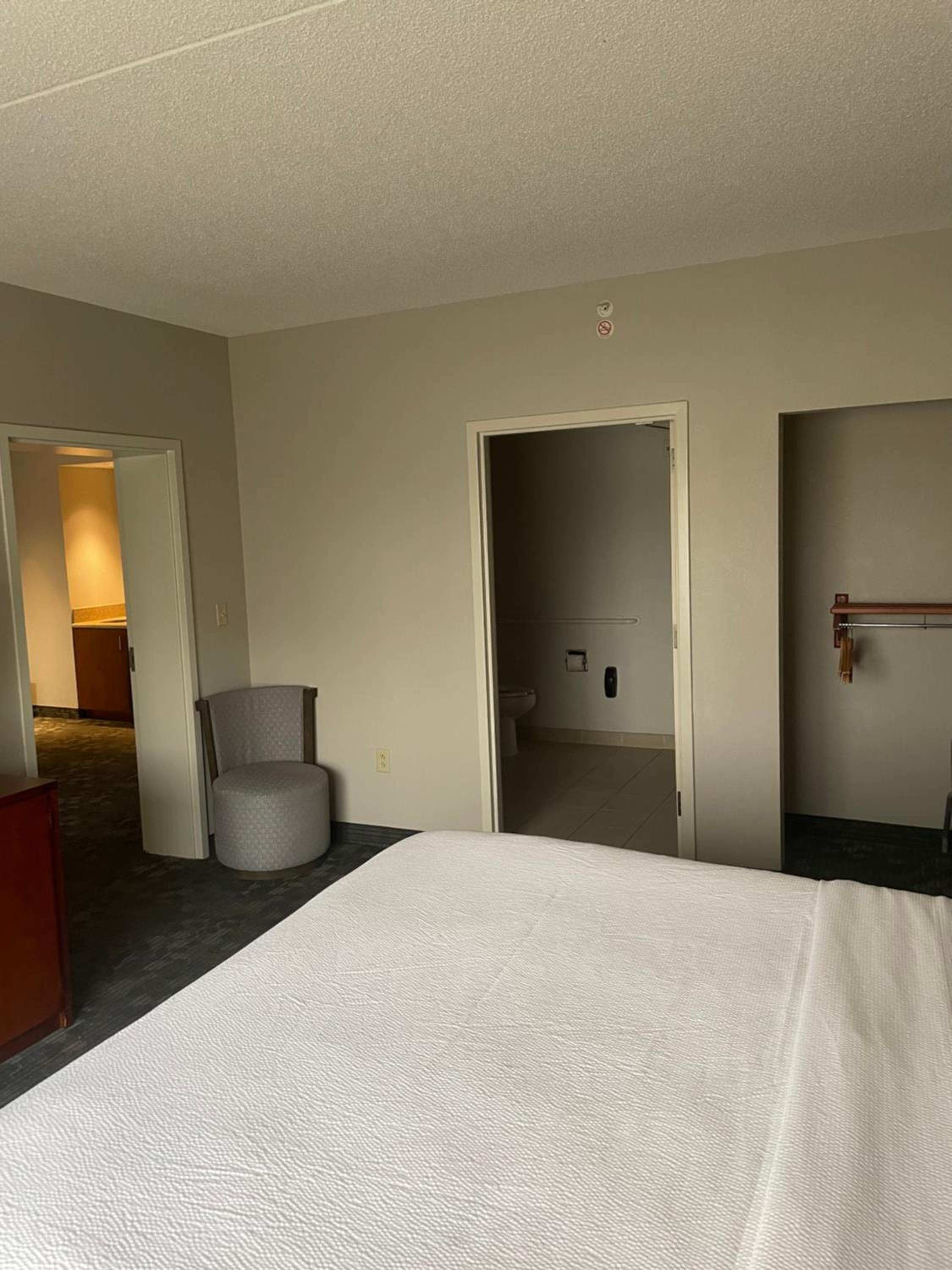 King Room with Sofa Bed and Adapted Tub - Mobility and Hearing Accessible - Photo 1
