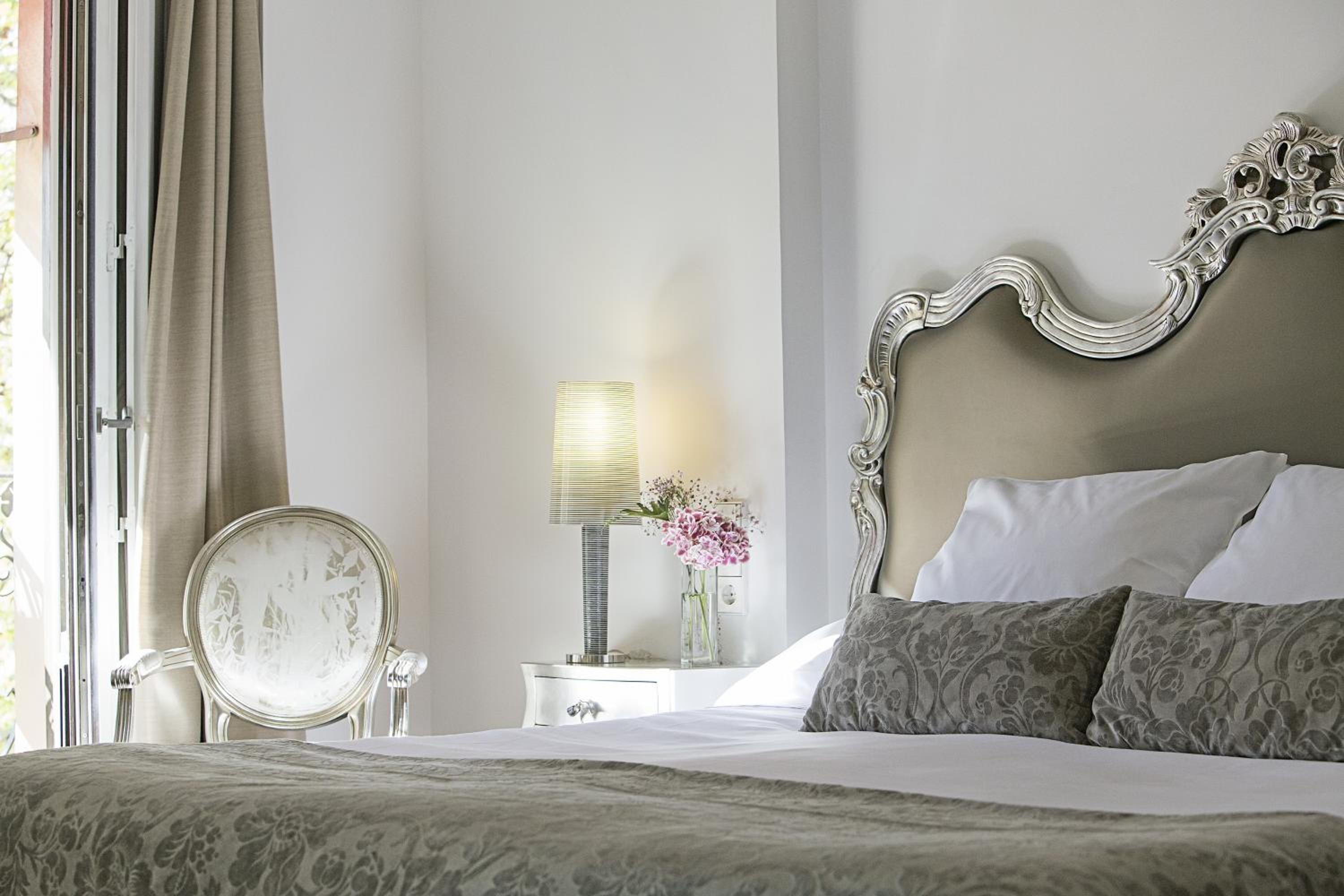 Deluxe Double or Twin Room with View - Photo 8