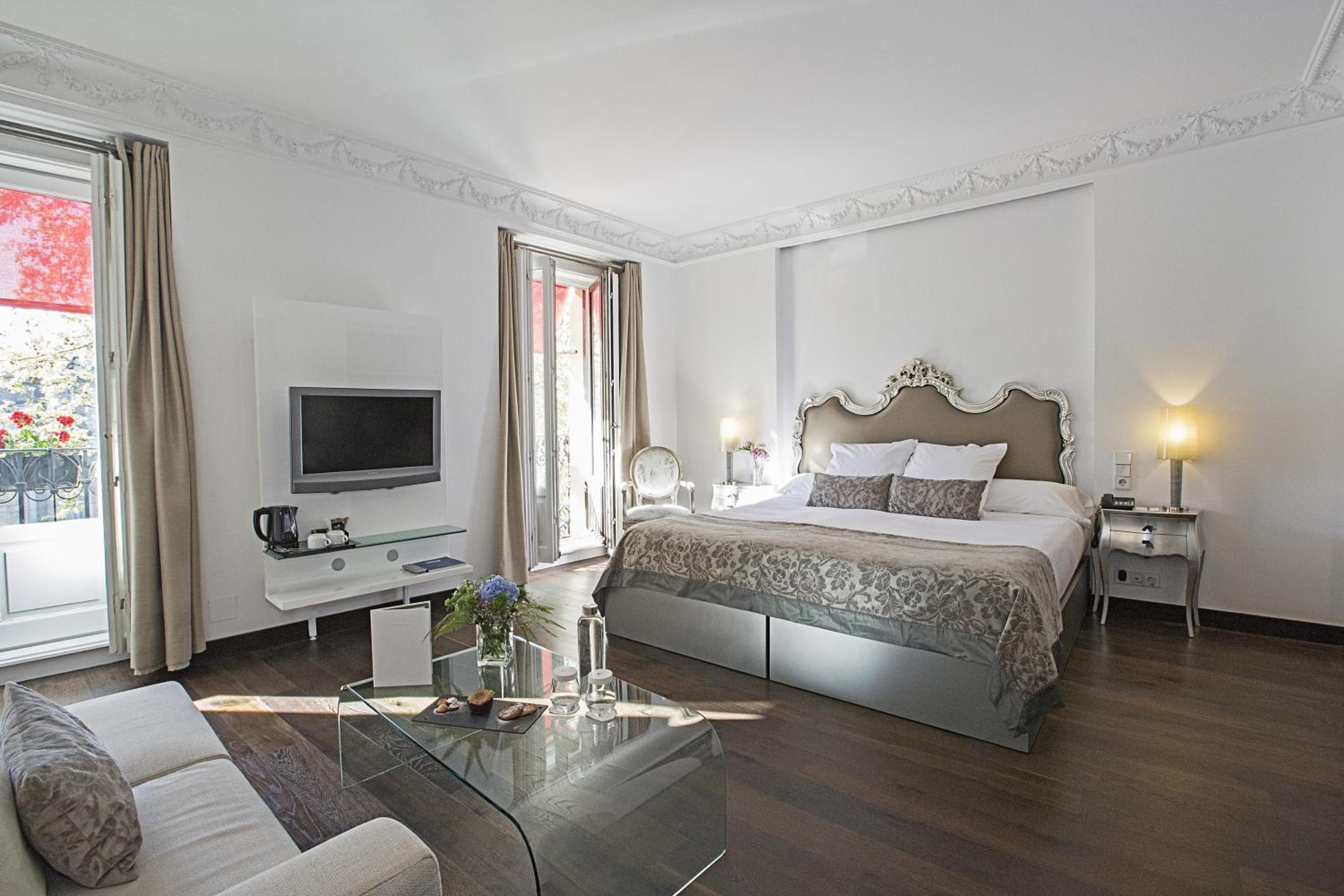 Deluxe Double or Twin Room with View - Photo 1