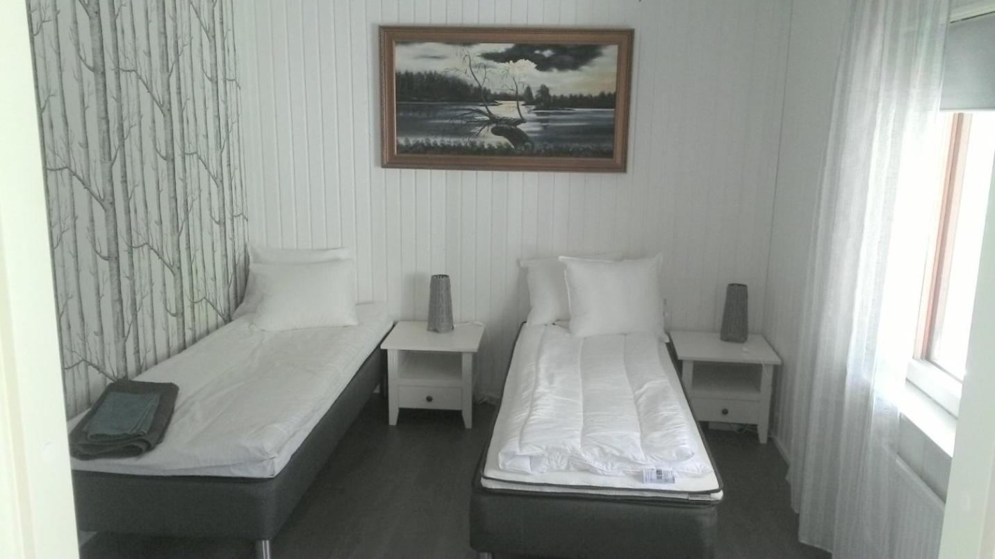Twin Room with Shared Bathroom photo 2