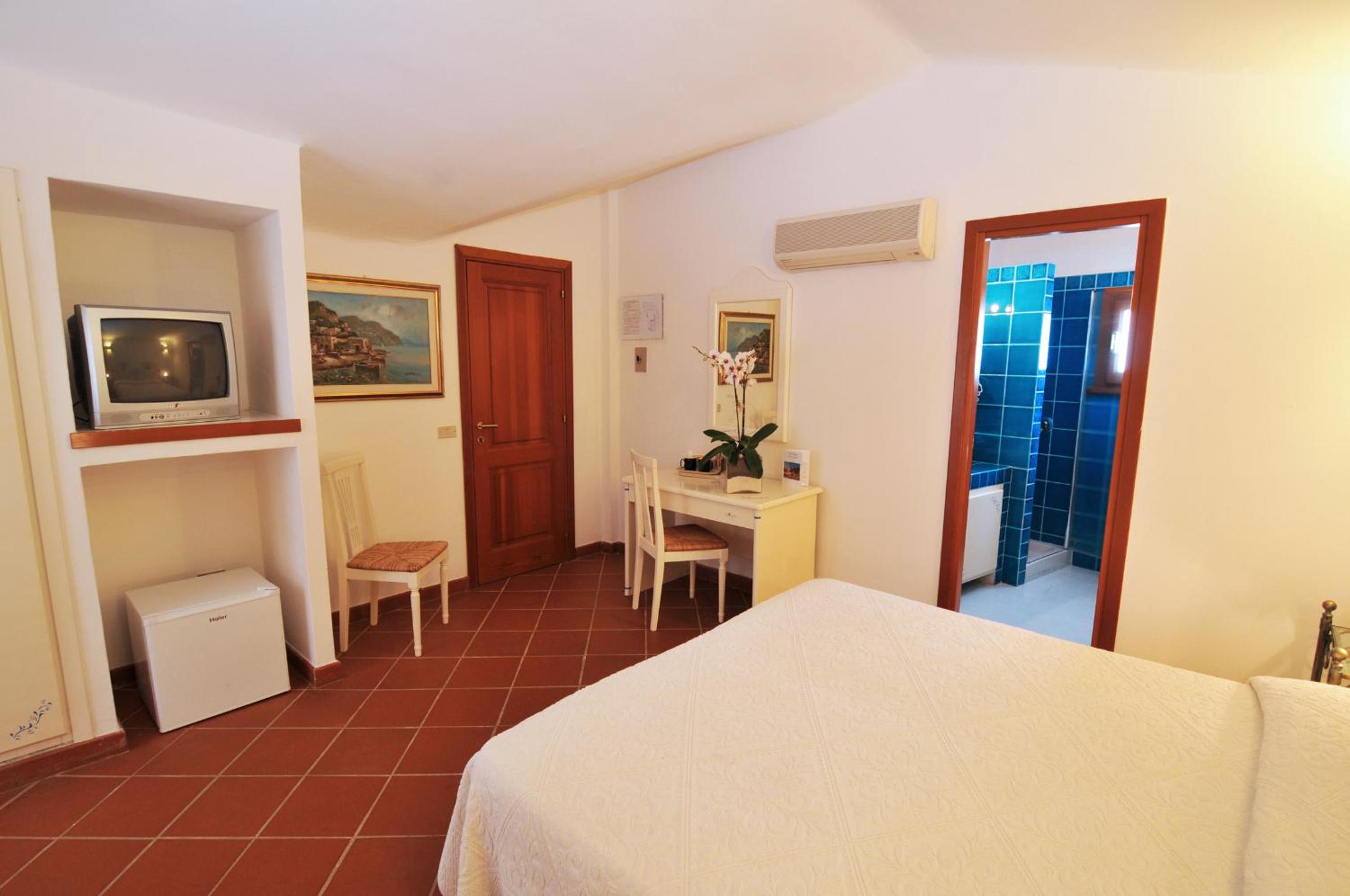 Deluxe Double Room photo 3