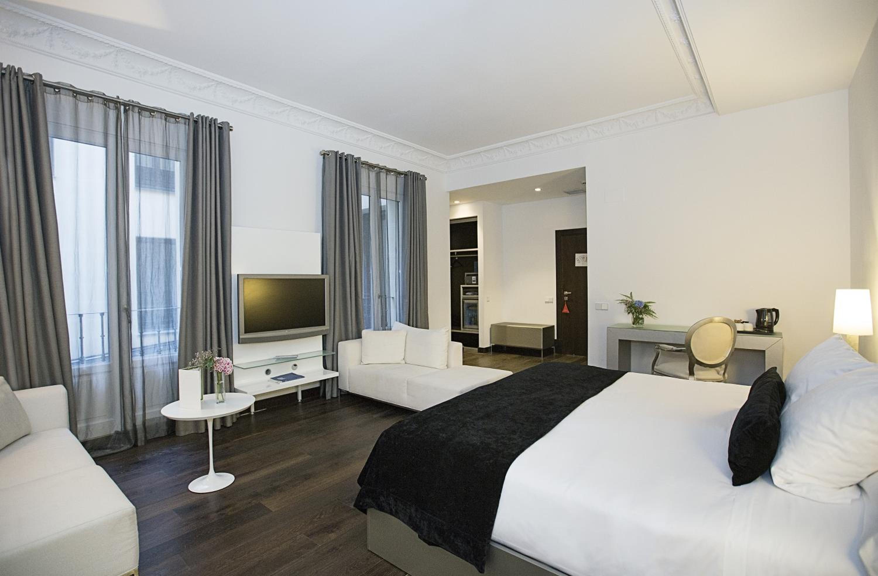 Double or Twin Room with Extra Bed - Photo 4
