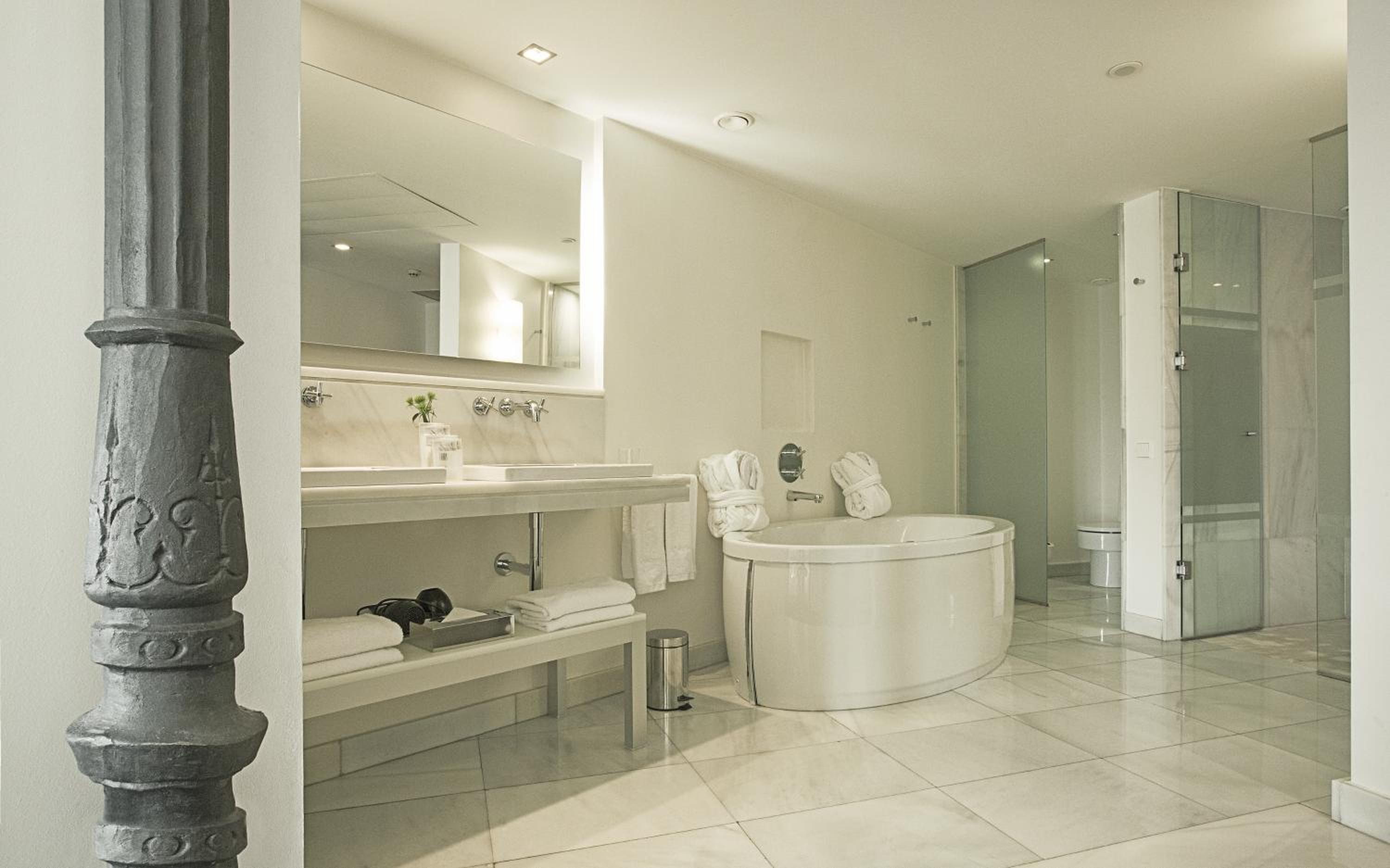 Double or Twin Room with Extra Bed - Photo 2