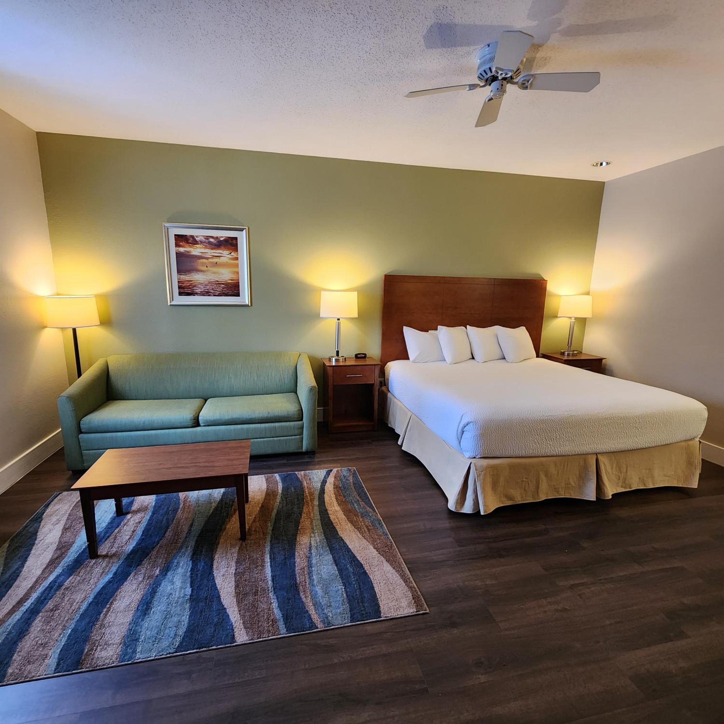 King Suite - Non-Smoking photo 1