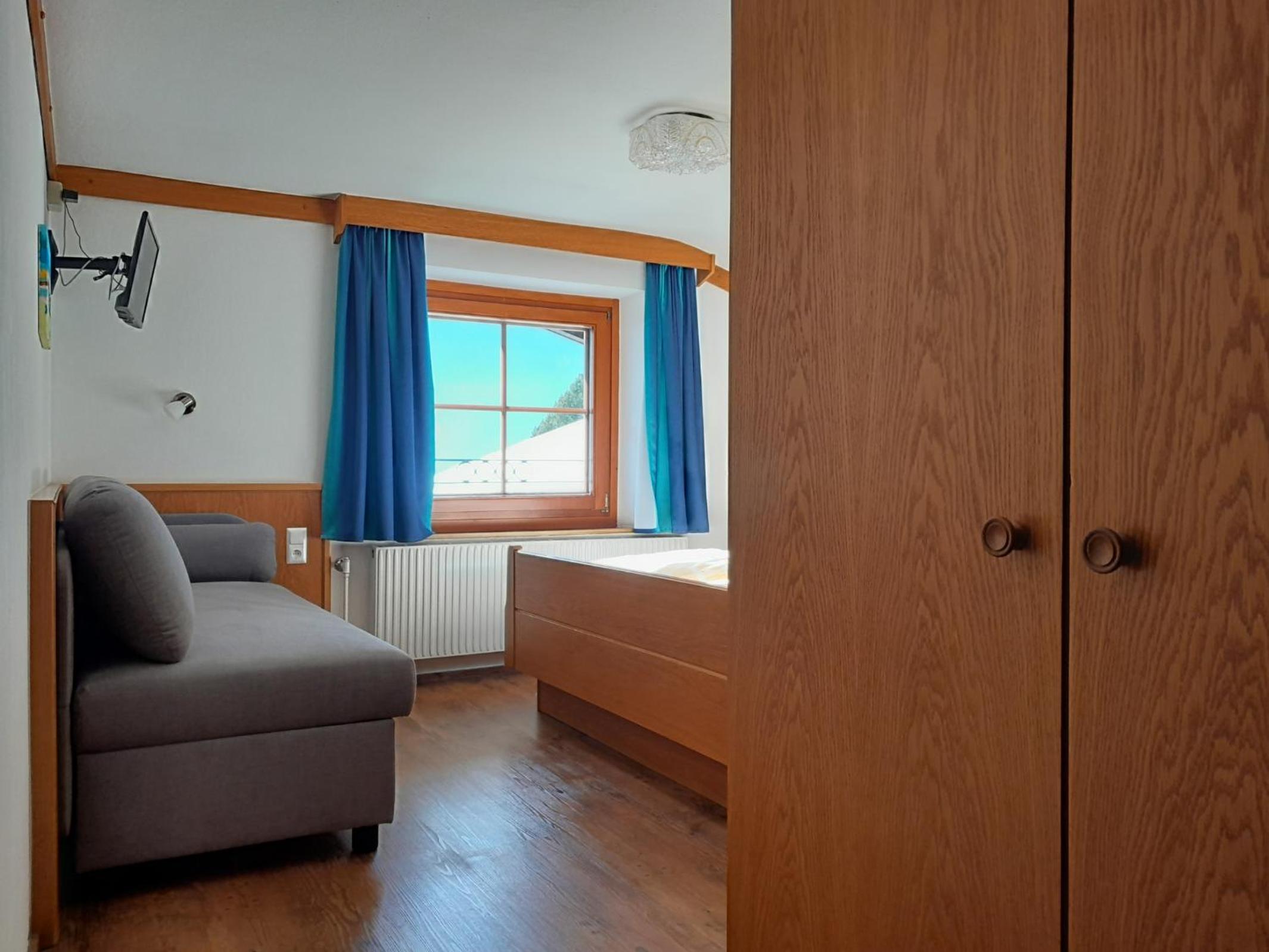 Double Room with Extra Bed photo 2